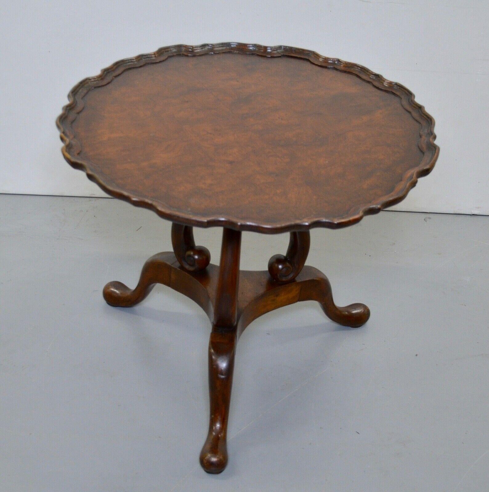 Hand-Crafted GEORGIAN REVIVIAL BURR-WALNUT OCCASiONAL COFFEE LAMP TABLE For Sale