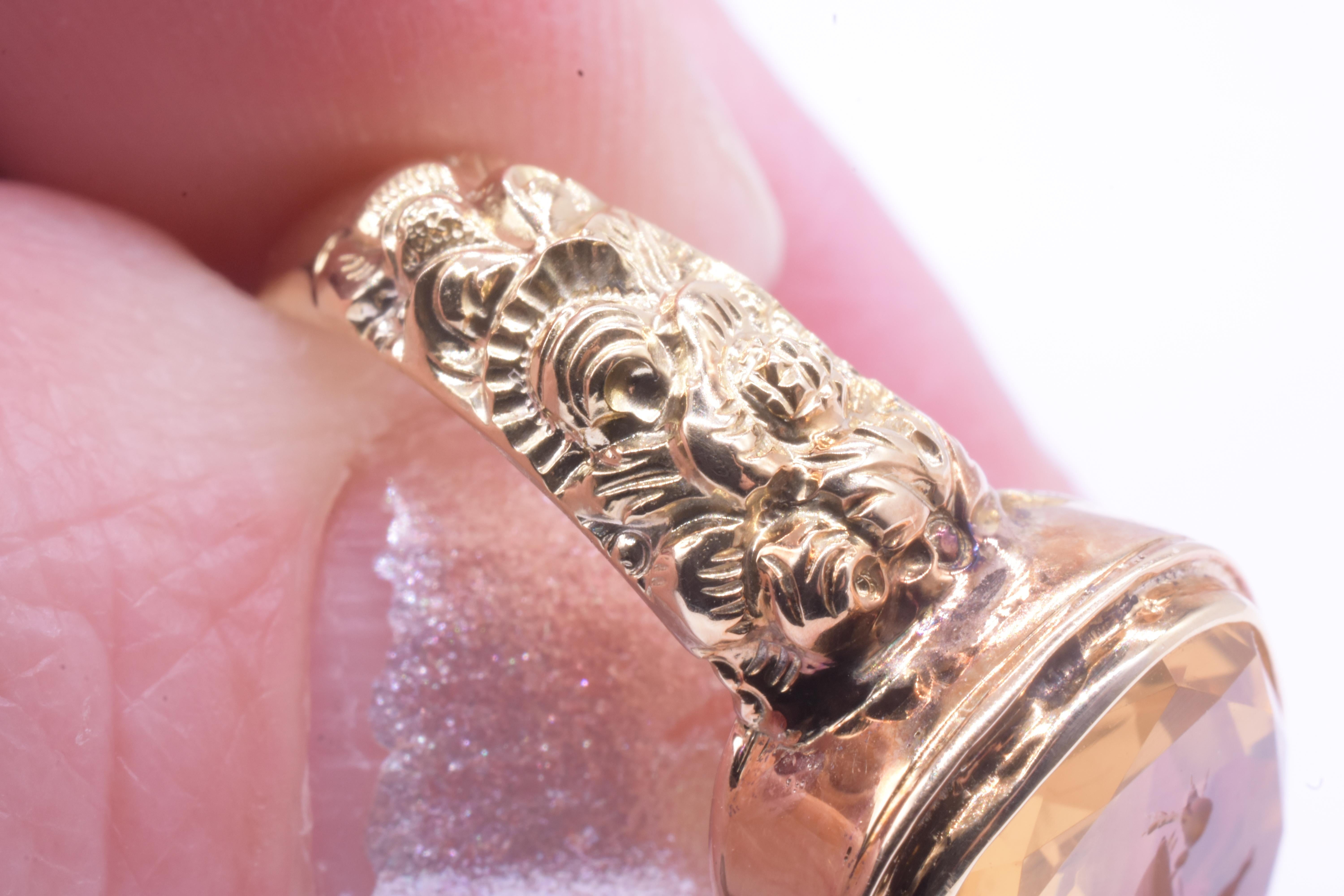 Feiner Citrinring aus dem Jahr 1820 mit Intaglio aus Tauben in Ravenna und Repousse aus Rosen im Angebot 2
