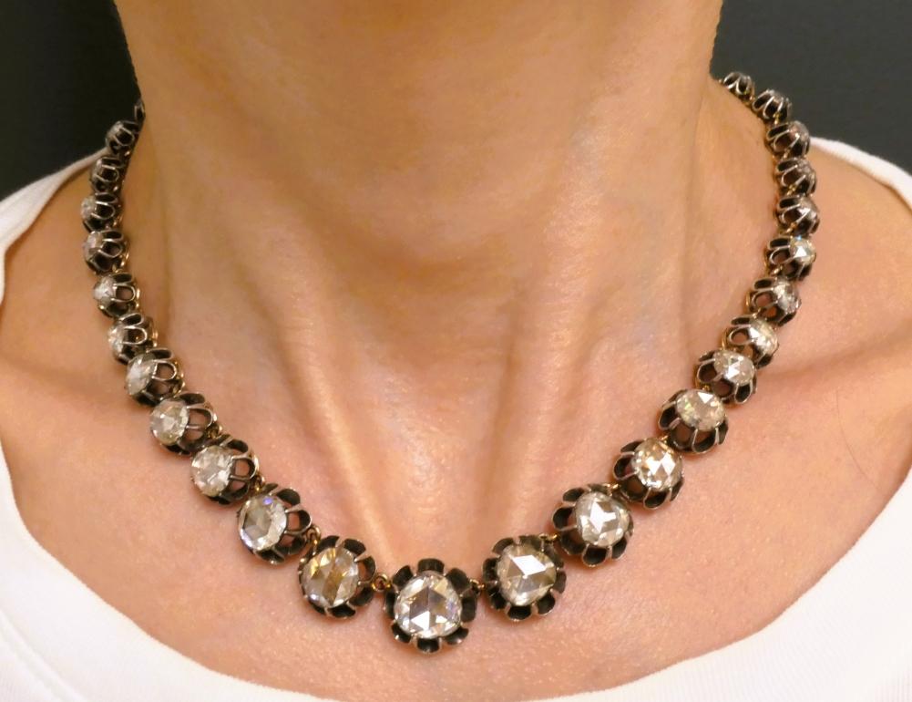 Eine beeindruckende georgische Riviera-Halskette aus 14-karätigem Roségold und Silber, mit Diamanten im Rosenschliff.
