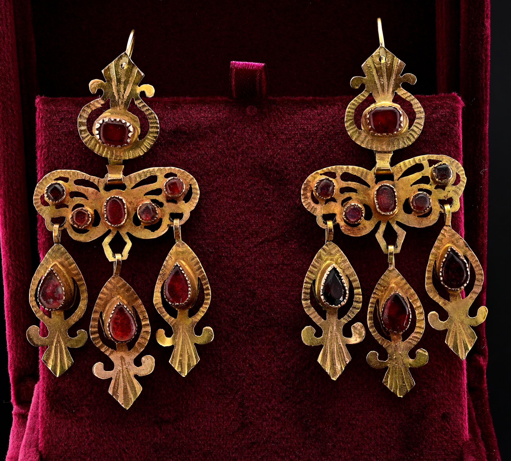 Georgian Rococo Red Paste Stone 9 KT Gold Bow Earrings In Good Condition For Sale In Napoli, IT