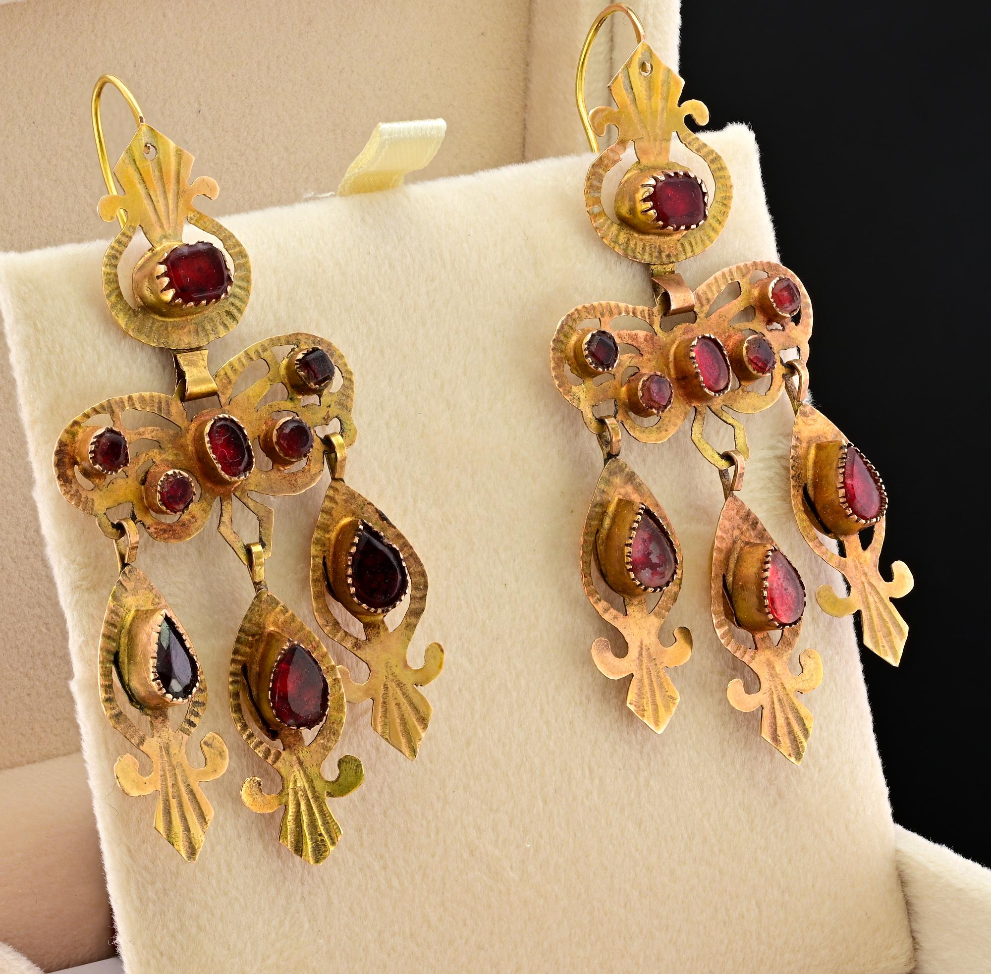 Georgianische Rokoko-Ohrringe mit rotem Paste-Stein 9 KT aus Goldschleife für Damen oder Herren im Angebot