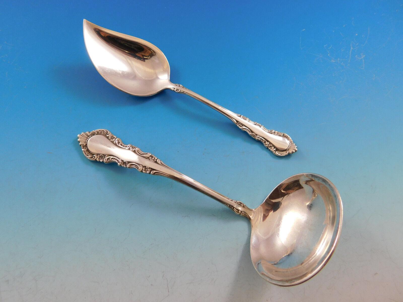 20ième siècle Service de couverts en argent sterling Georgian Rose par Reed & Barton, 71 pièces en vente