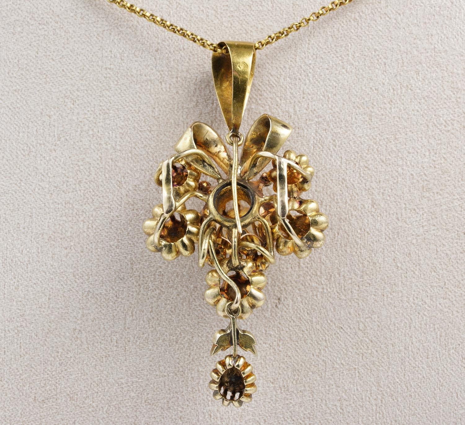 Pendentif à fleurs géorgien en diamants taille rose 18 KT en vente 1