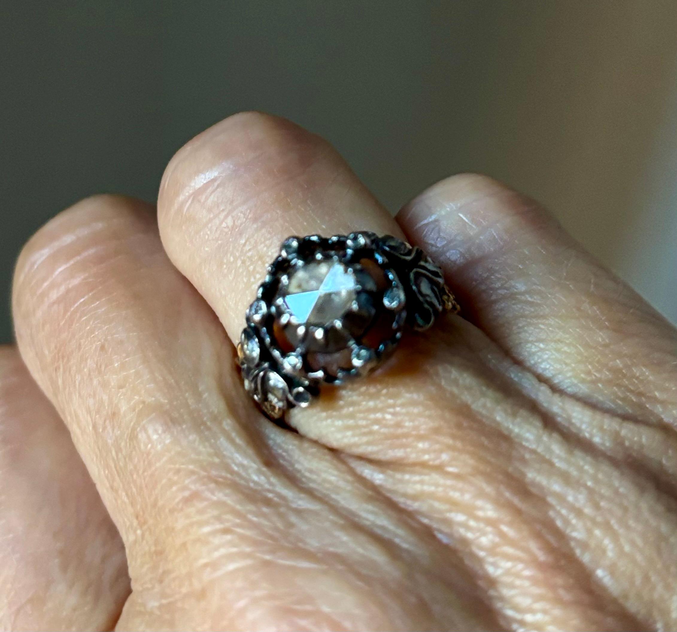 Bague géorgienne à diamant taillé en rose, en or 18 carats et en argent. Ca. 1750-1850 en vente 5