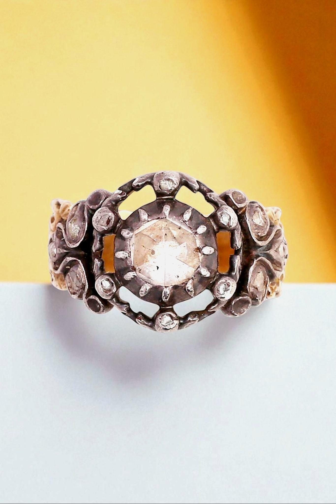 Women's or Men's Georgian Rose-Cut Diamond Ring in 18K Gold and Silver. Ca. 1750-1850 For Sale