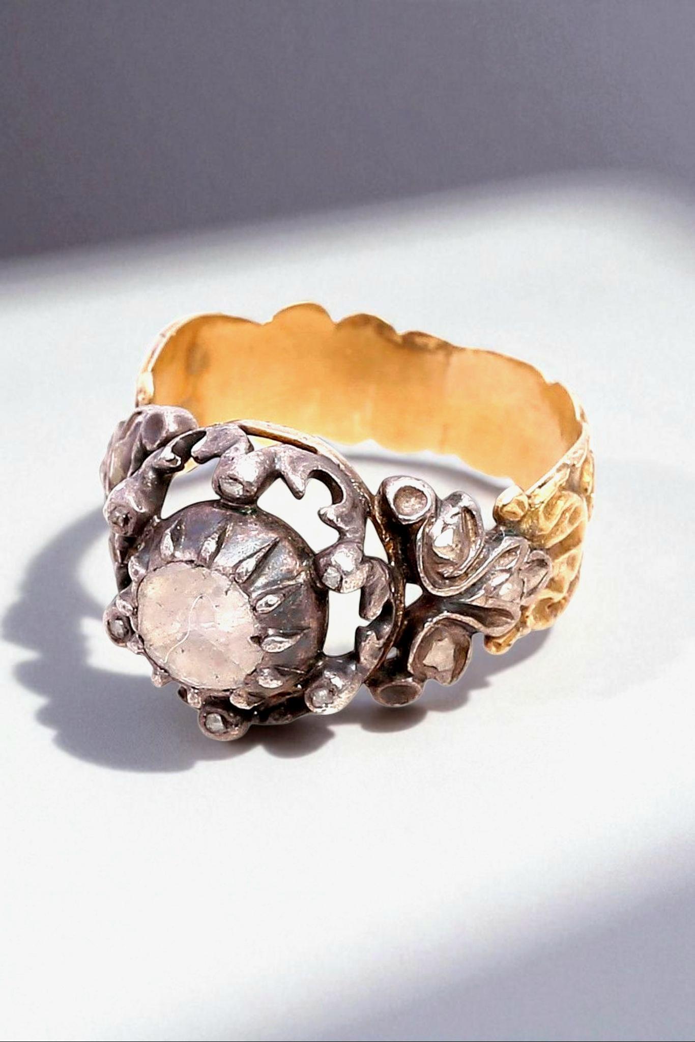 Georgian Rose-Cut Diamond Ring in 18K Gold and Silver. Ca. 1750-1850 For Sale 1