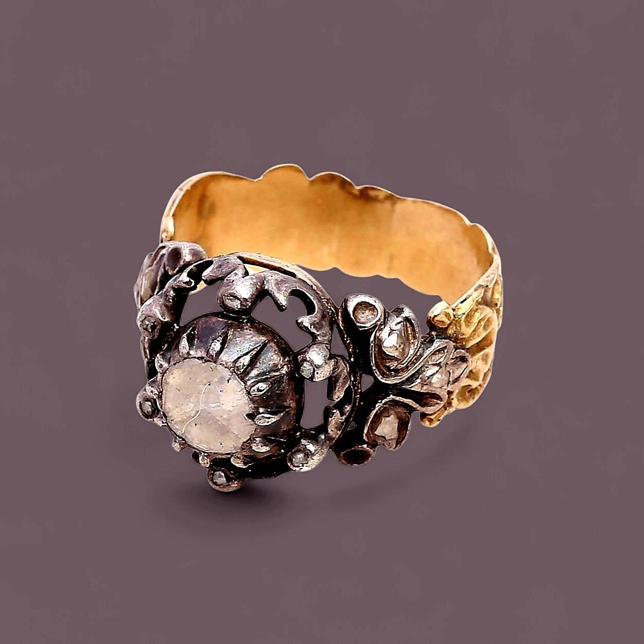 Georgian Rose-Cut Diamond Ring in 18K Gold and Silver. Ca. 1750-1850 For Sale 2