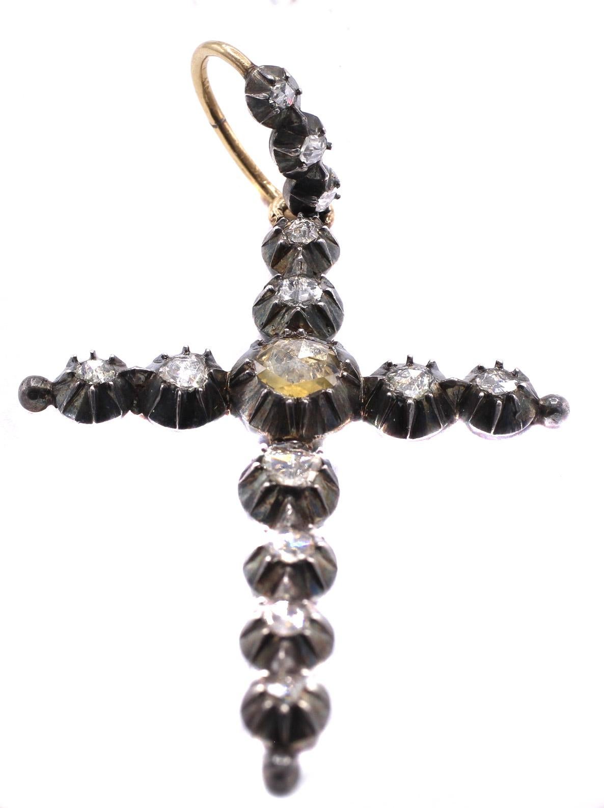 Rare Georgian silver on gold rose cut diamond cross pendant from ca 1750. 10 smaller rose cut diamonds and one central larger rose cut diamond are set in silver in this amazing cross pendant. The centrally set rose cut diamond has a diameter of 8.33