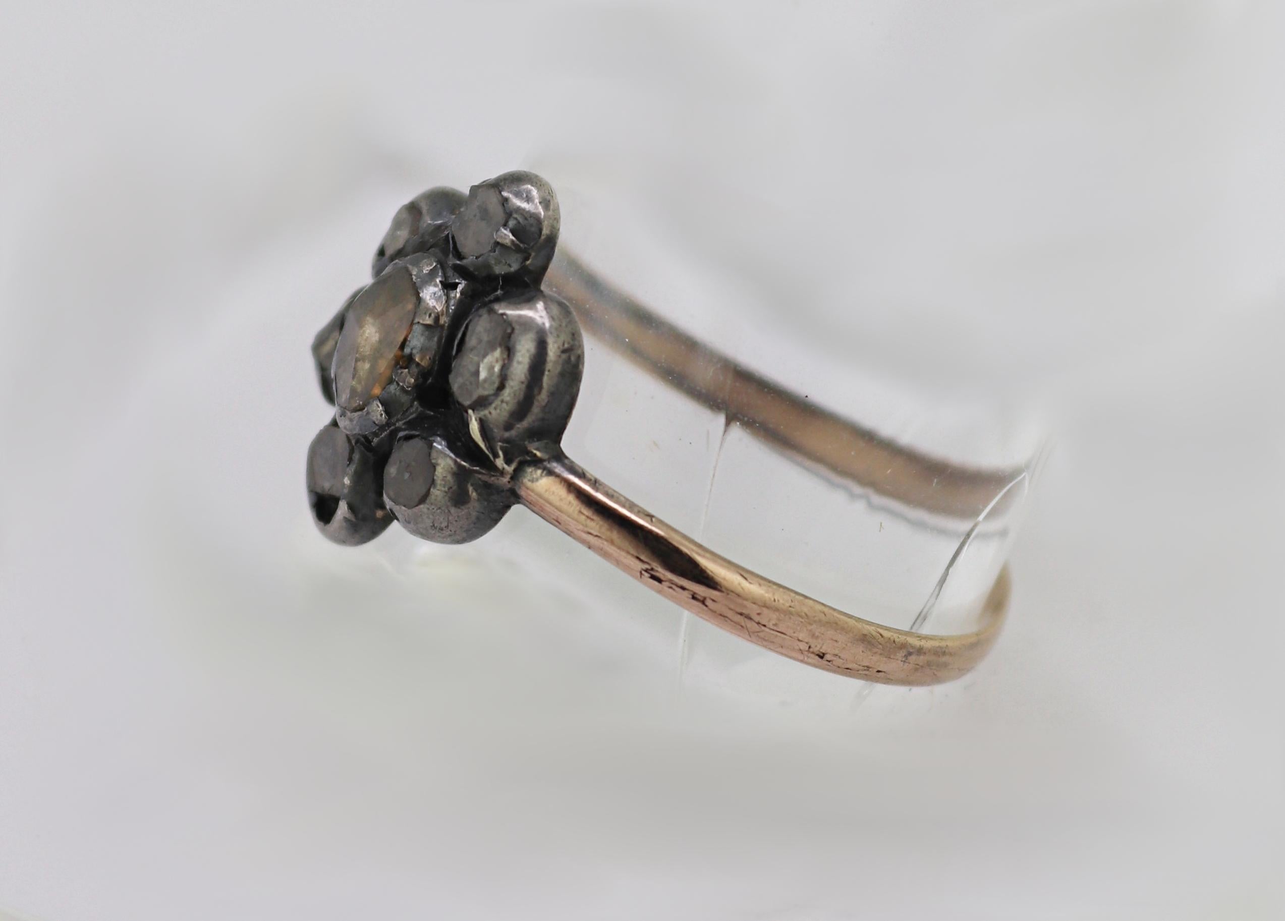 Georgian Rose-Cut Diamond Silver-Topped 9K Rose Gold Flower Ring For Sale 2