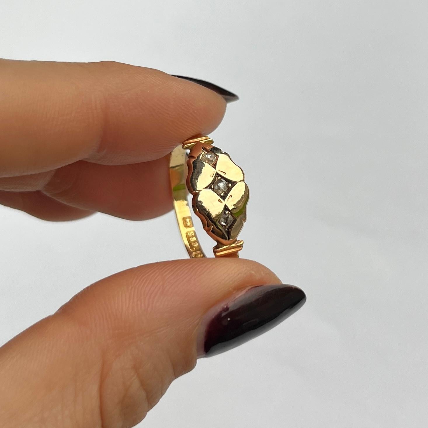 Bague géorgienne à trois pierres en or 15 carats Pour femmes en vente