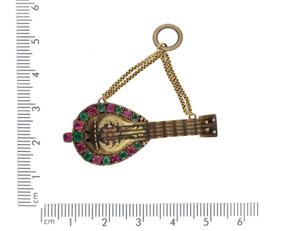 Georgische Rubin- und Smaragd-Mandolinen-Brosche/Anhänger, um 1830 (Antiker Kissenschliff) im Angebot