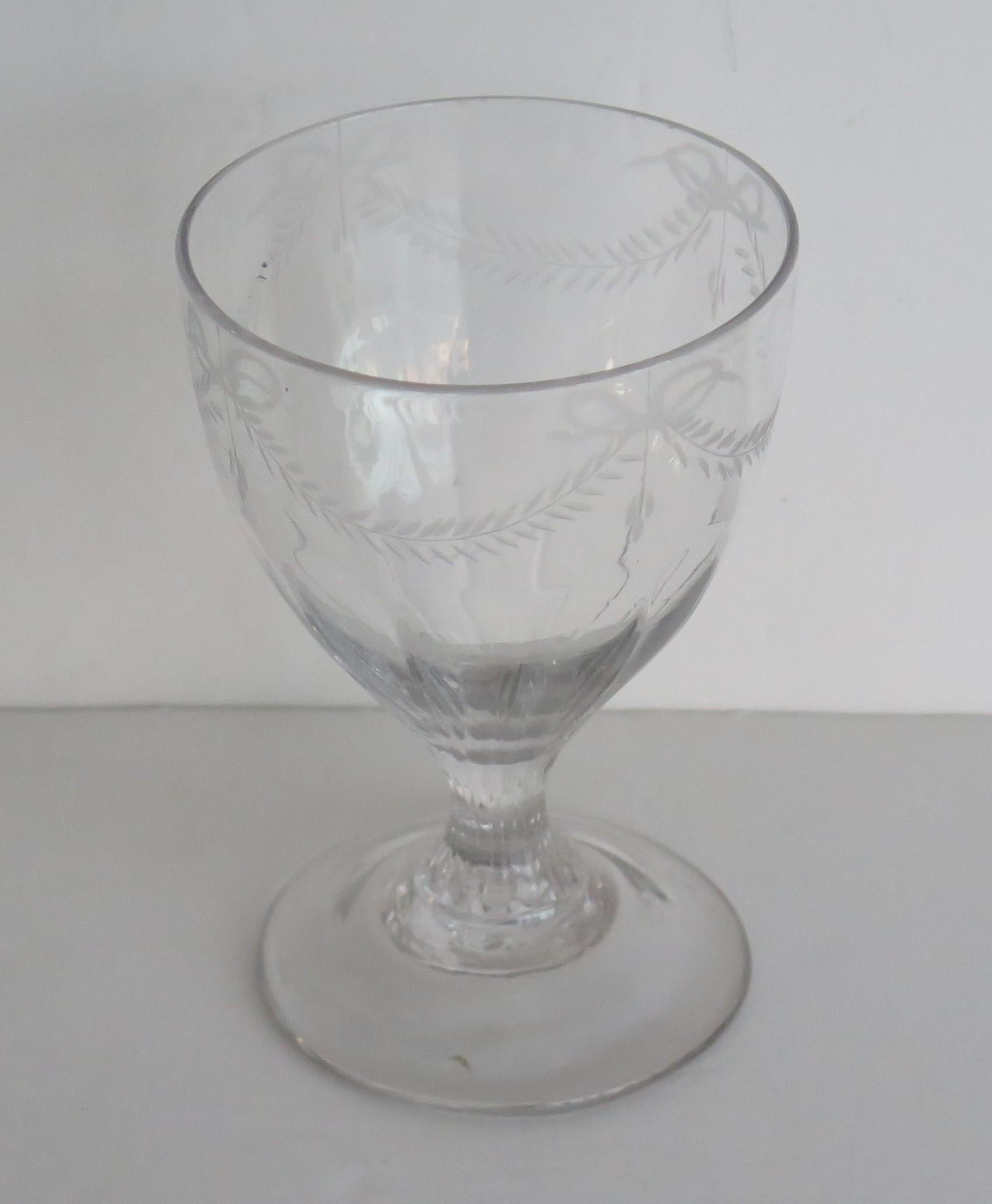 Fait main Verre à boire de style géorgien en verre au plomb soufflé à la bouche gravé, anglais, vers 1800 en vente