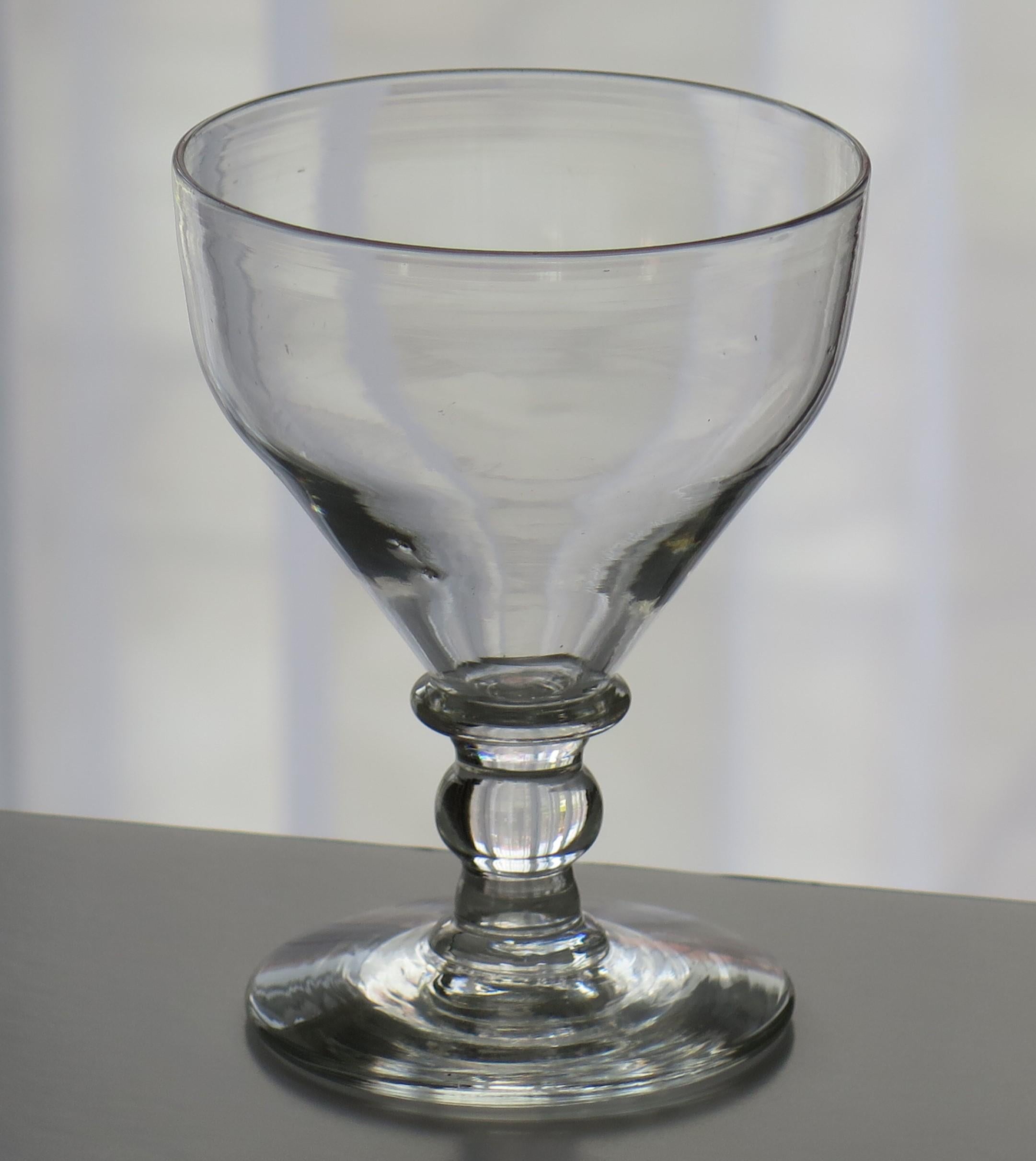 Georgiano Bicchiere da bere georgiano Rummer soffiato a mano con Ball Knop, inglese, circa 1810 in vendita
