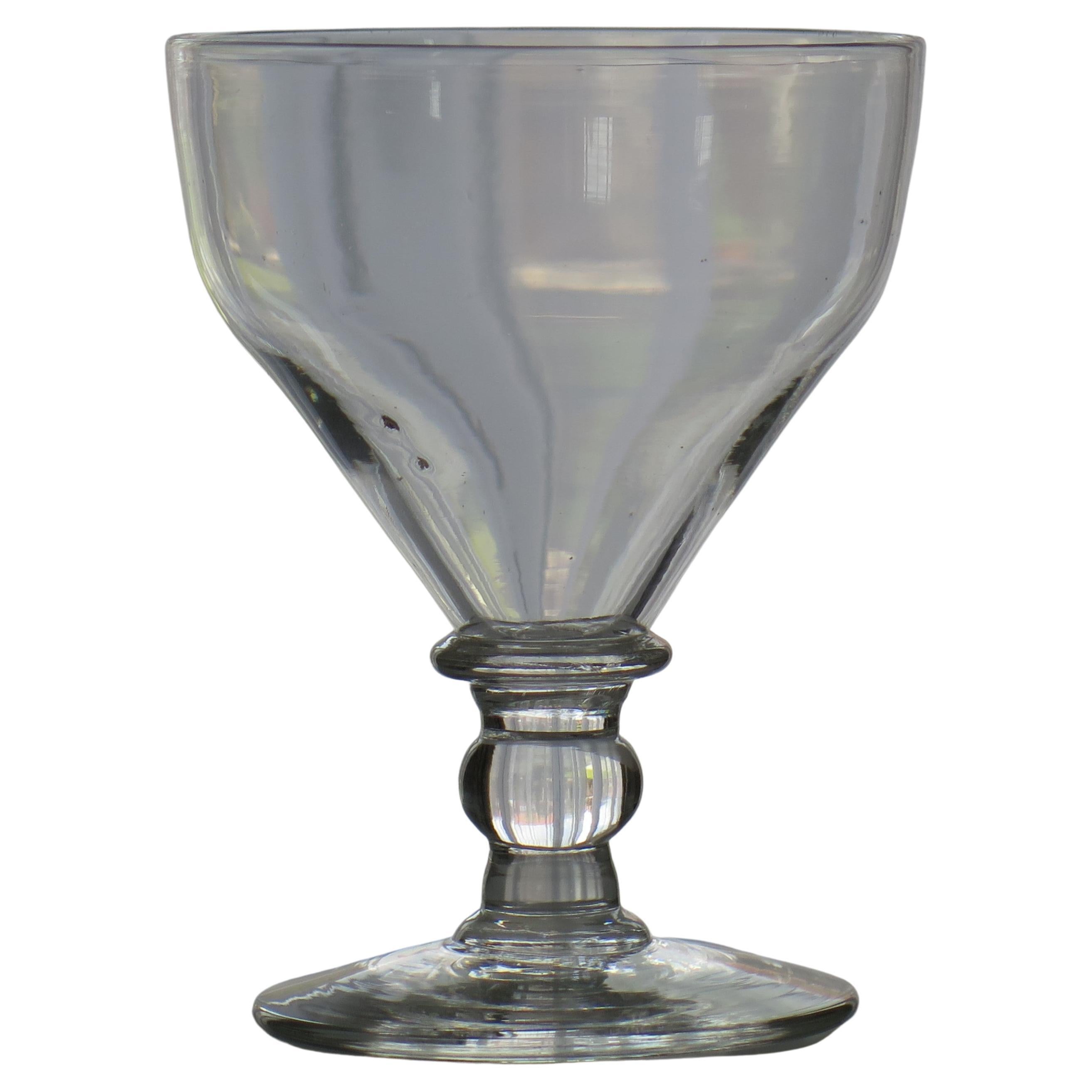 Georgianisches Rummer-Getränkeglas, mundgeblasen mit Kugelknopf, englisch um 1810