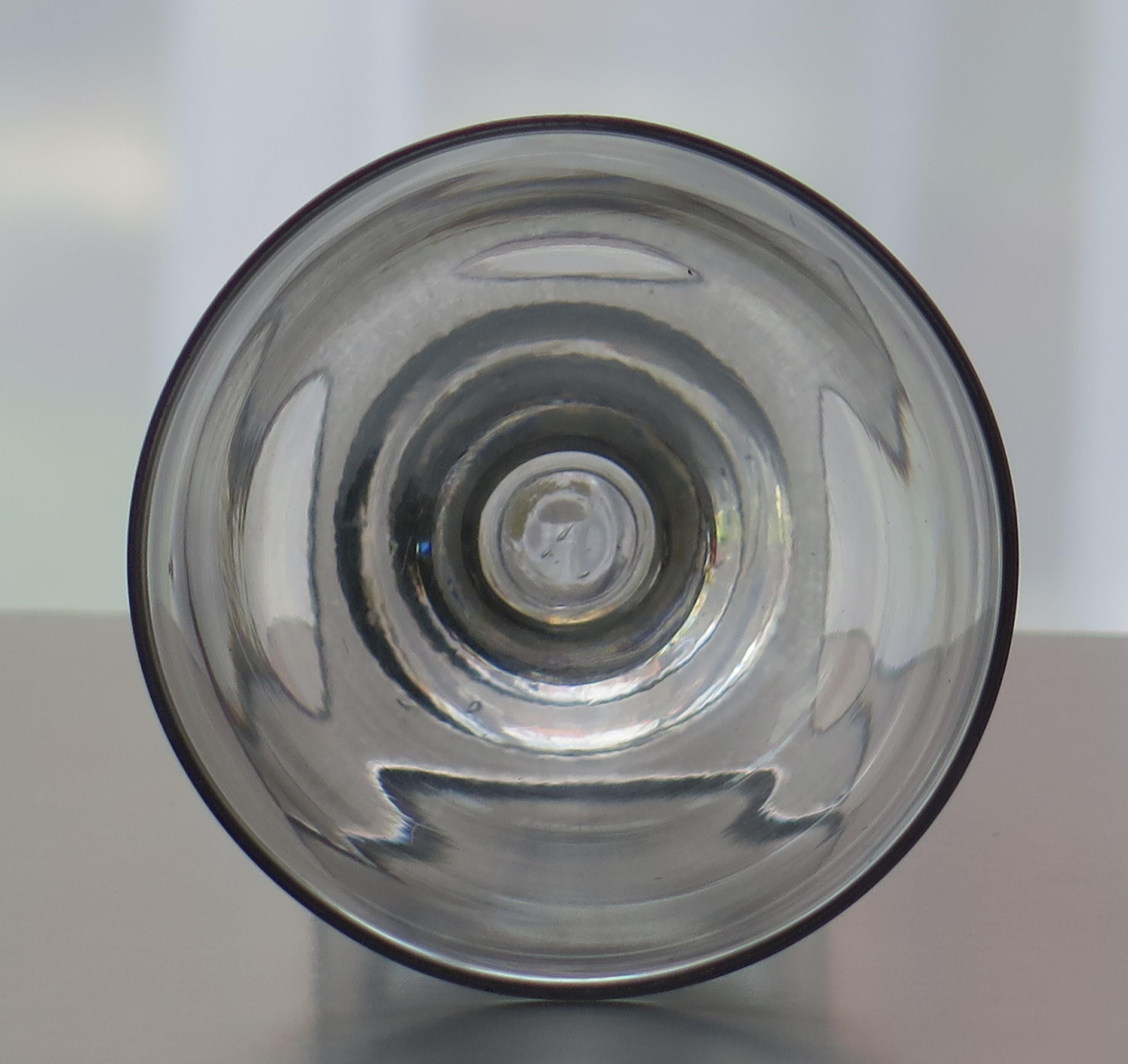 Georgianisches Rummer-Getränkeglas, mundgeblasen mit quadratischem Fuß, englisch um 1790 (Glas) im Angebot