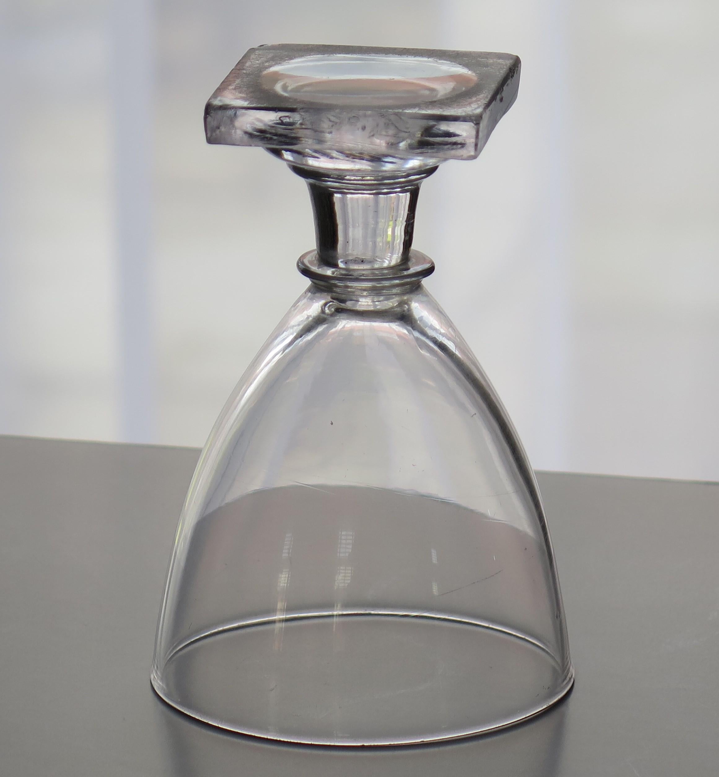 Georgianisches Rummer-Getränkeglas, mundgeblasen mit quadratischem Fuß, englisch um 1790 im Angebot 1