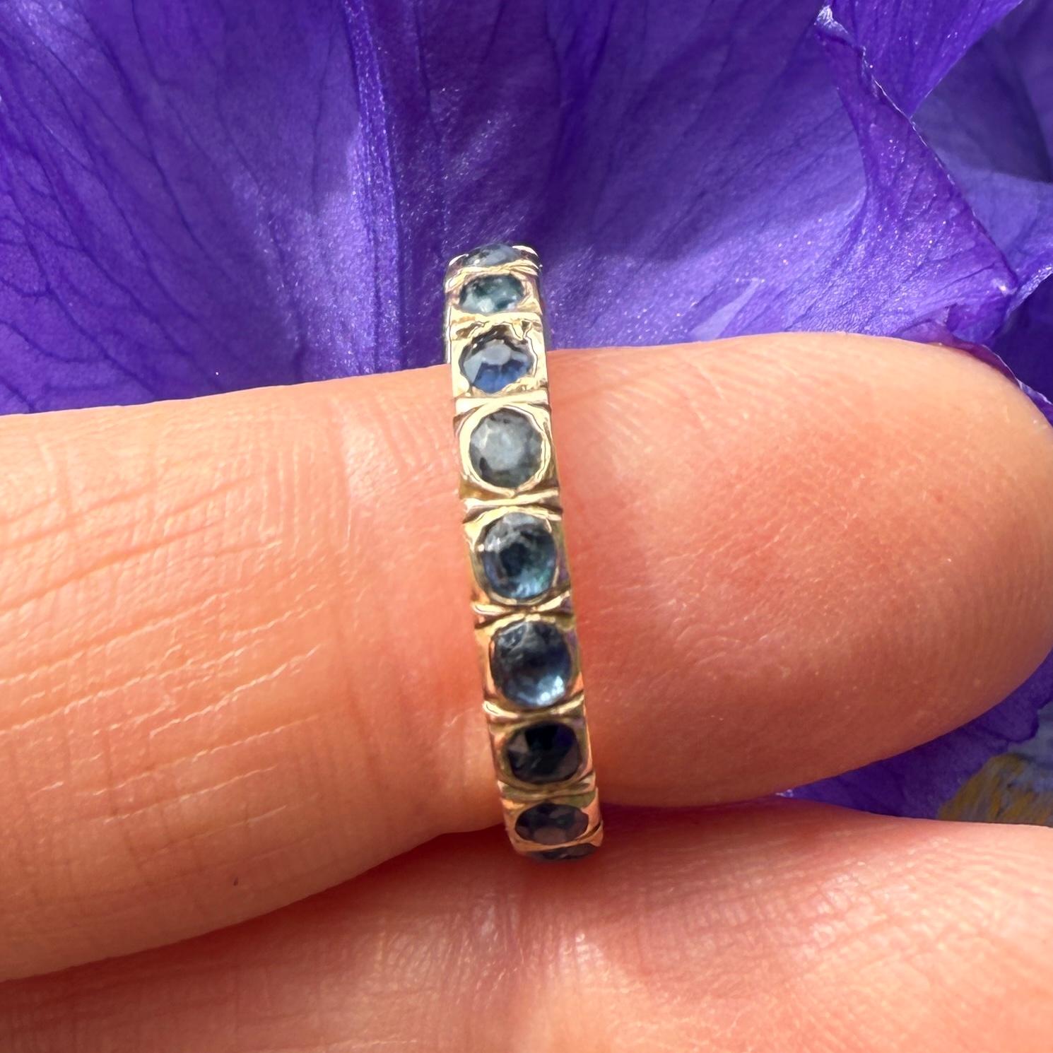 Women's or Men's Georgian Sapphire Eternity Ring. England, early 19th century For Sale