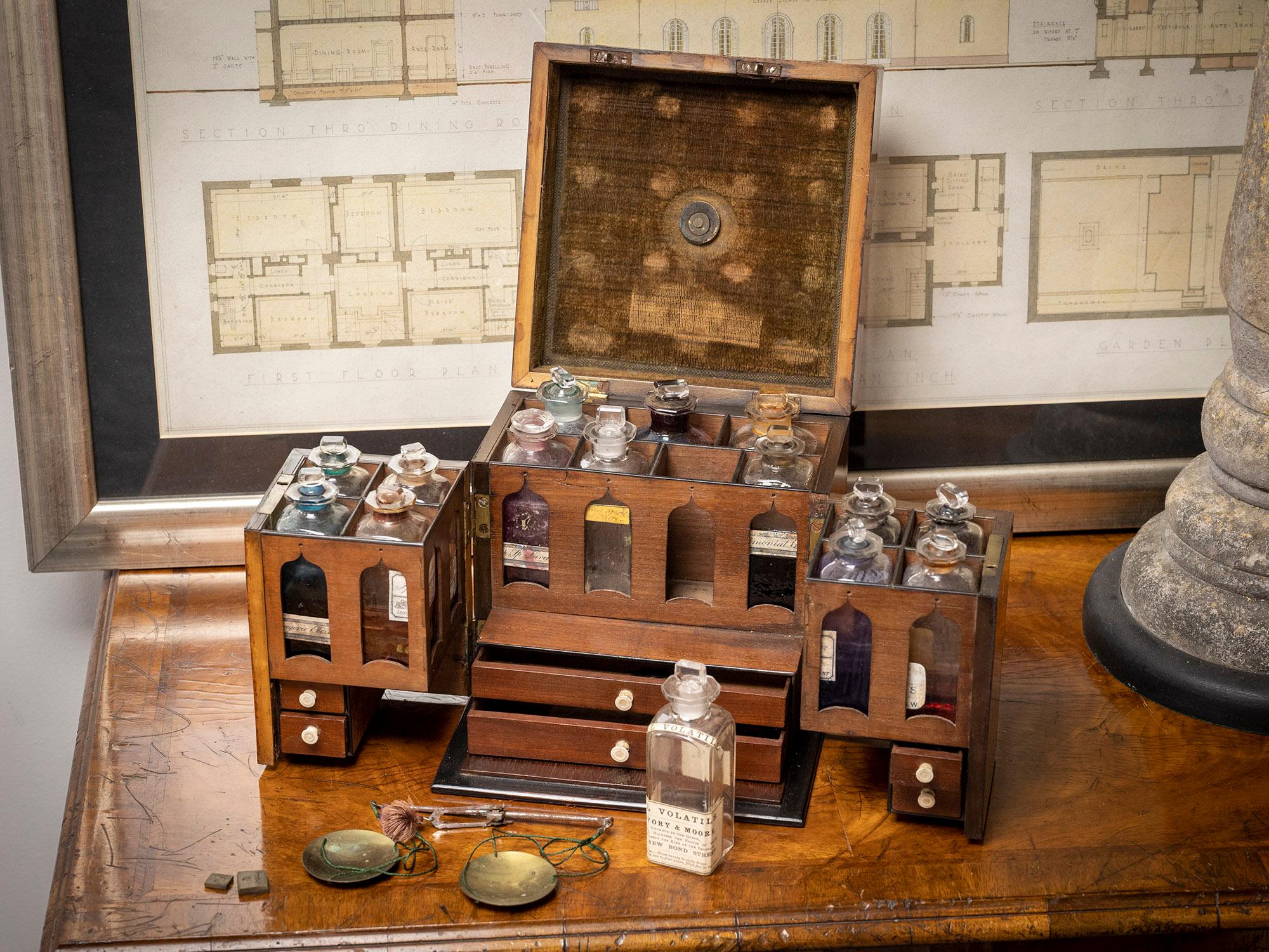 Complete with fifteen Glass Bottles

From our Apothecary collection, we are delighted to offer this Satinwood Apothecary Box. The Apothecary Box of square form veneered in Satinwood with fine Kingwood crossbanding and Boxwood edging finished with
