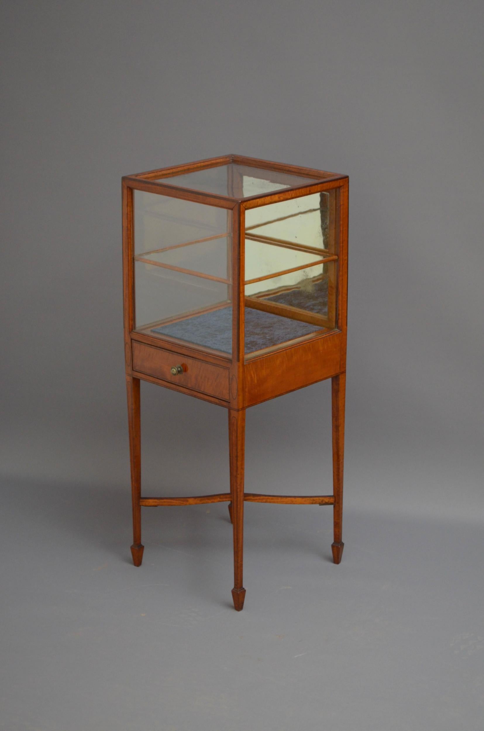 Sn5001 rare George III display cabinet in satinwood, having a glazed top and three glazed sides each retaining its original rippled glass, the front having an oak lined drawer with a crossbanded edge and original brass handle, the back having a drop