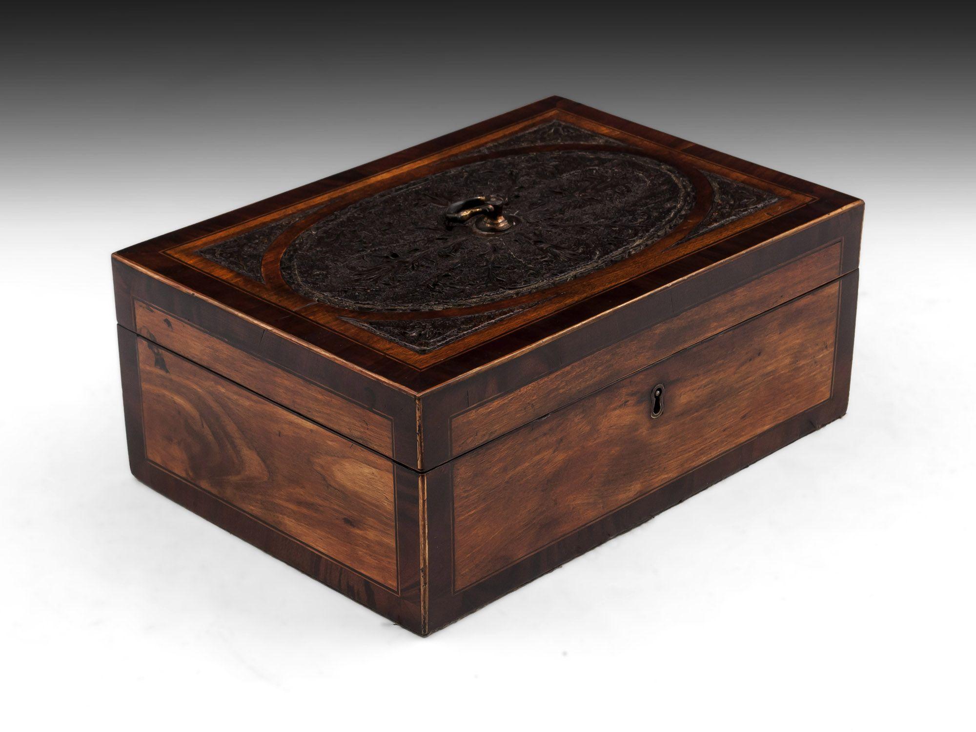 Georgian Satinwood Paper Scroll Sewing Box In Good Condition For Sale In Northampton, GB