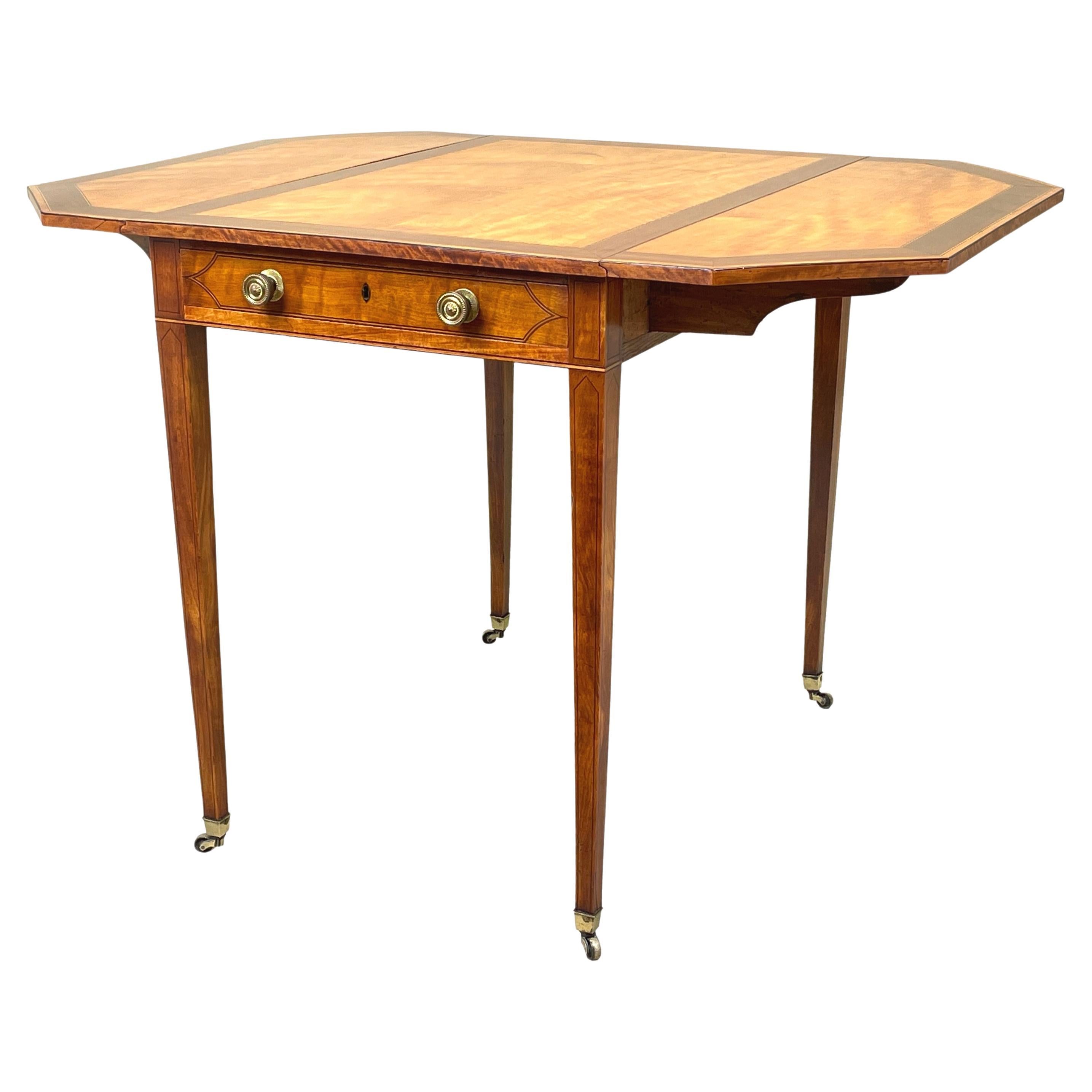 Georgianischer Pembroke-Tisch aus Seidenholz im Angebot