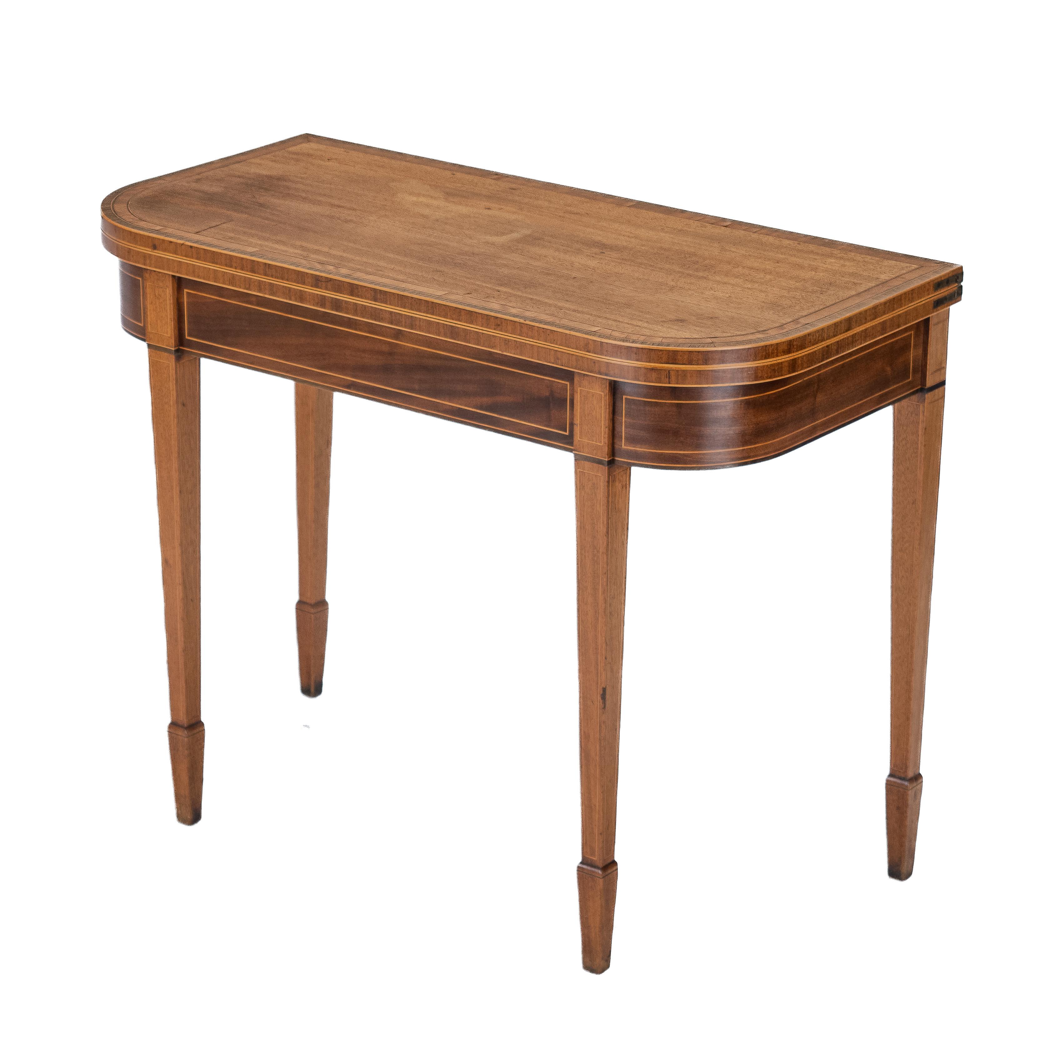 A Georgian period satinwood and rosewood crossbanded mahogany console or fold-over tea table with ebony and boxwood strung borders, circa 1800. This high quality, original table with oblong shaped top with rounded front corners and square edge,