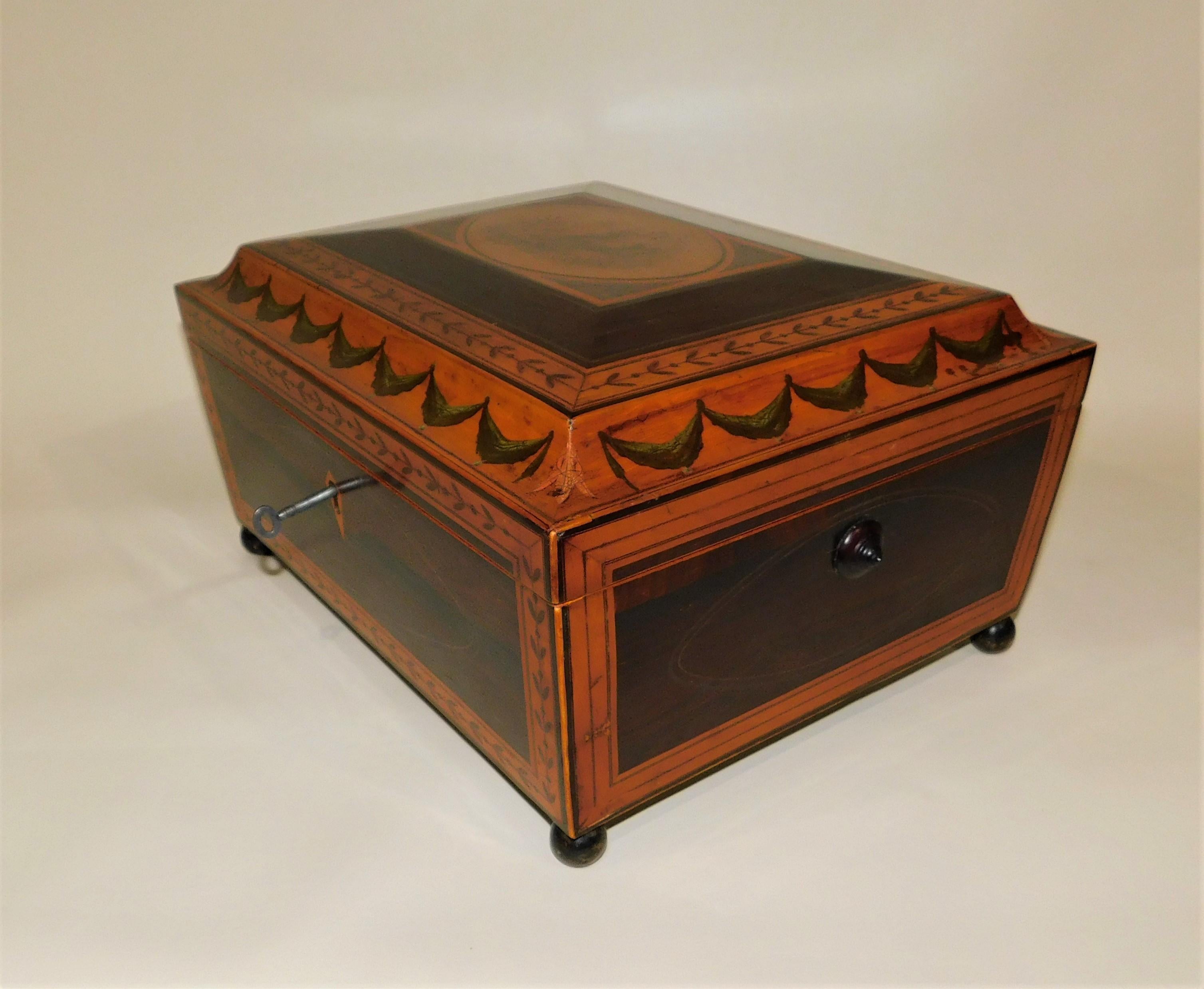 Georgien Boîte à couture en bois de citronnier géorgien datant d'environ 1825 avec serrure et clé en vente