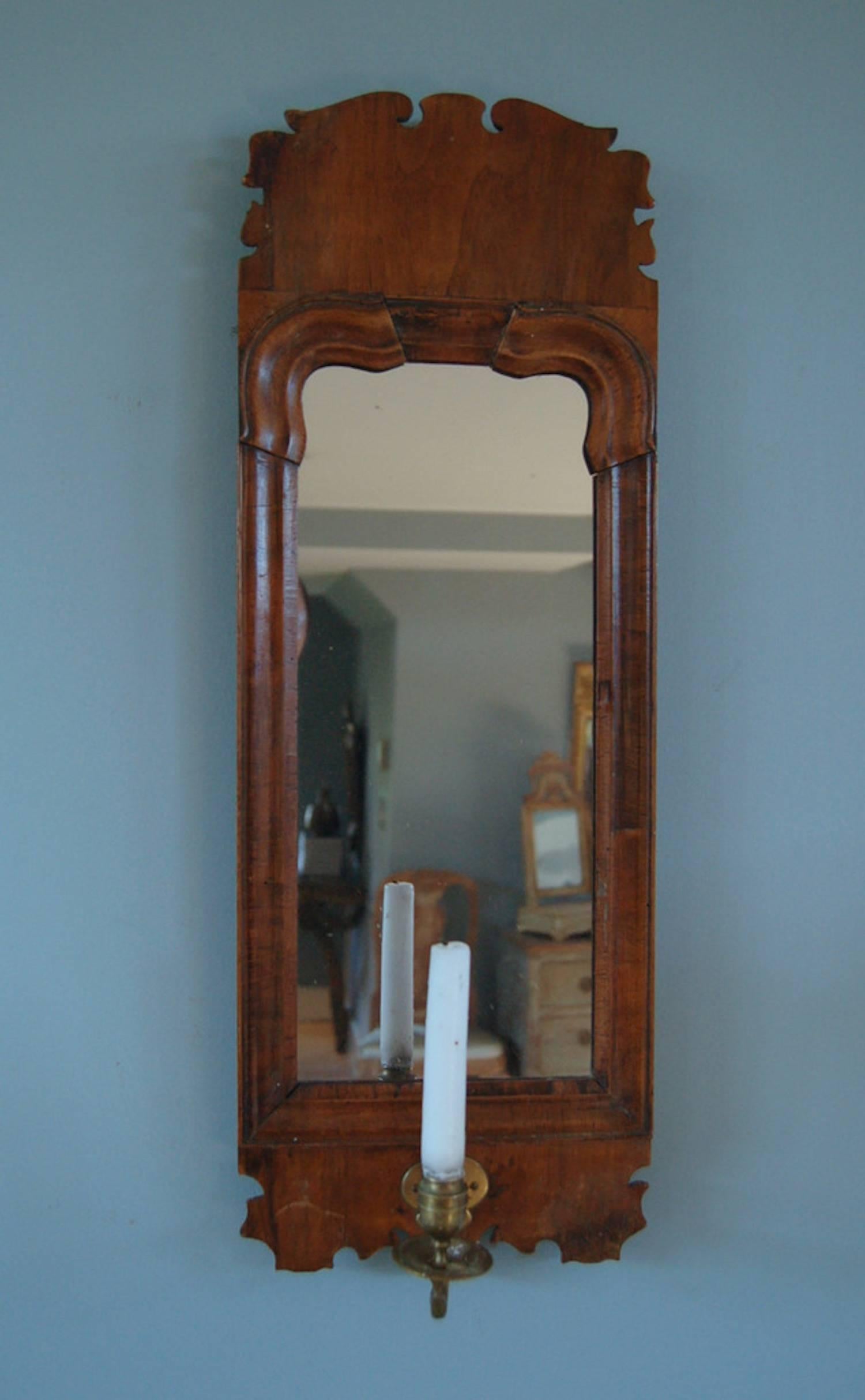 Georgian single arm sconce mirror, mahogany and brass, origin: England, circa 1780.

 