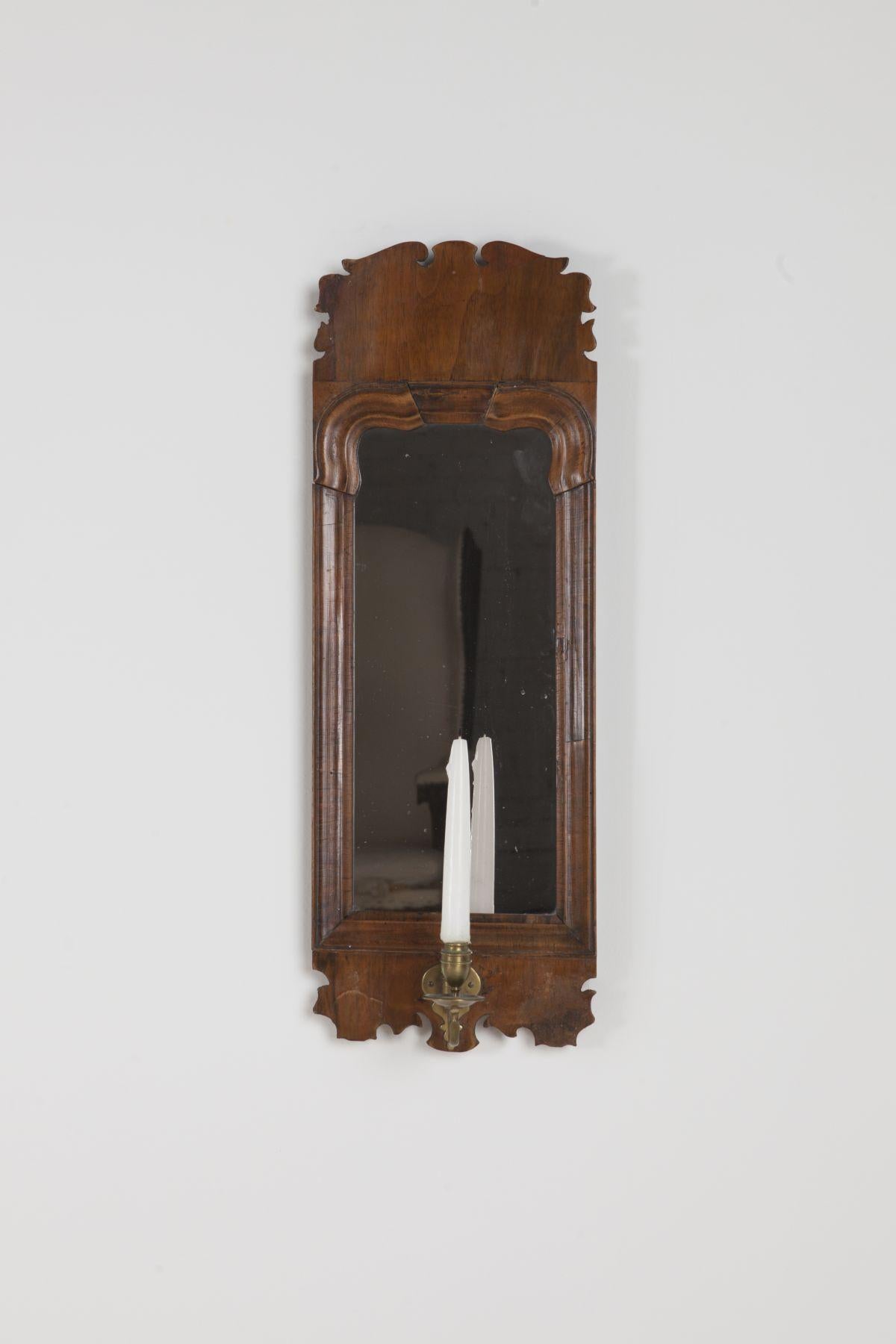 Georgian Sconce Mirror, Origin England, circa 1780 In Excellent Condition For Sale In New York, NY