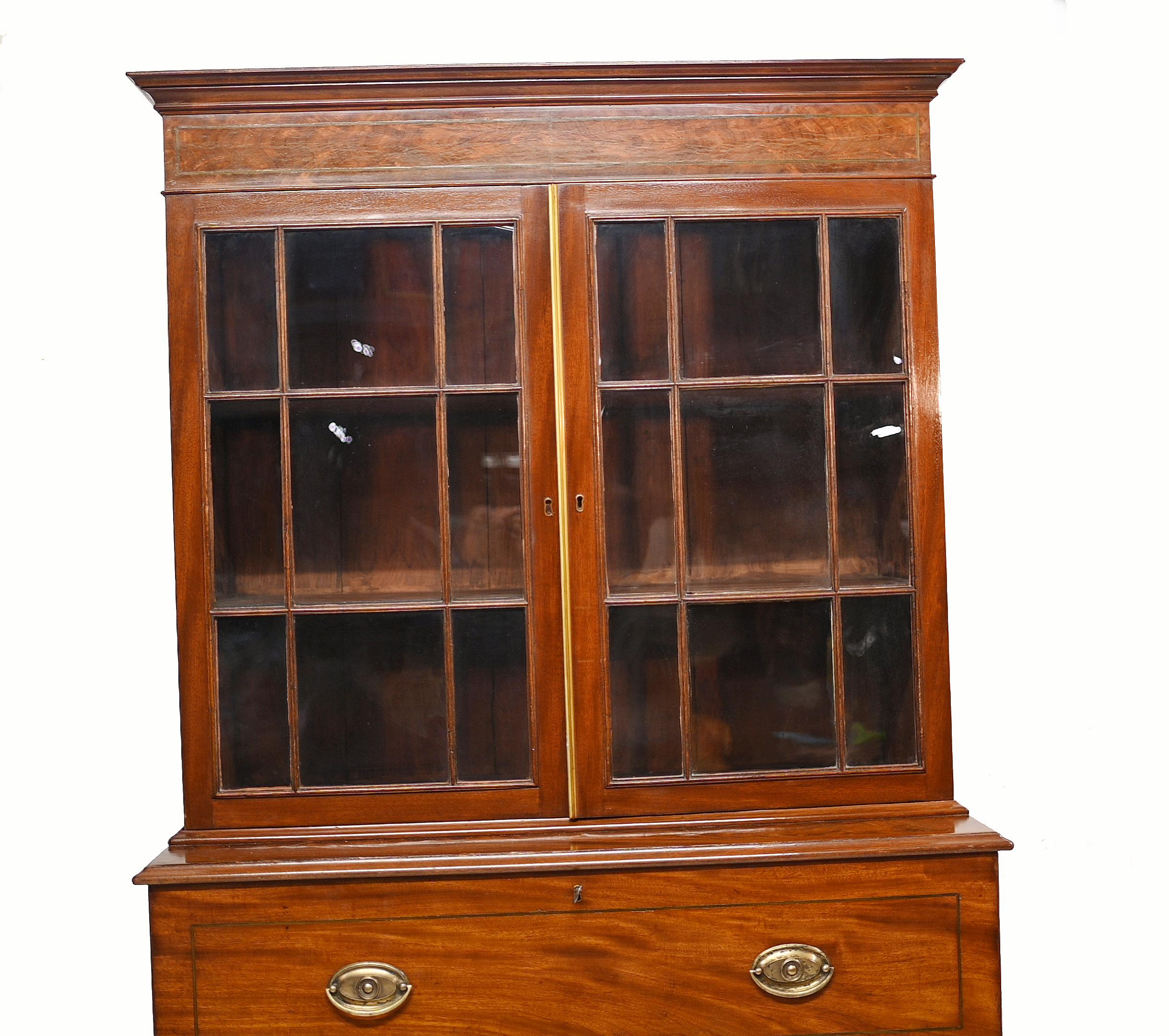 Elegant Georigian secretaire bookcase in mahogany
Stand out example of English furniture making, great piece as both a desk and a bookcase
Top half features the glass fronted cabinet for books and display pieces
Below this is the secretaire