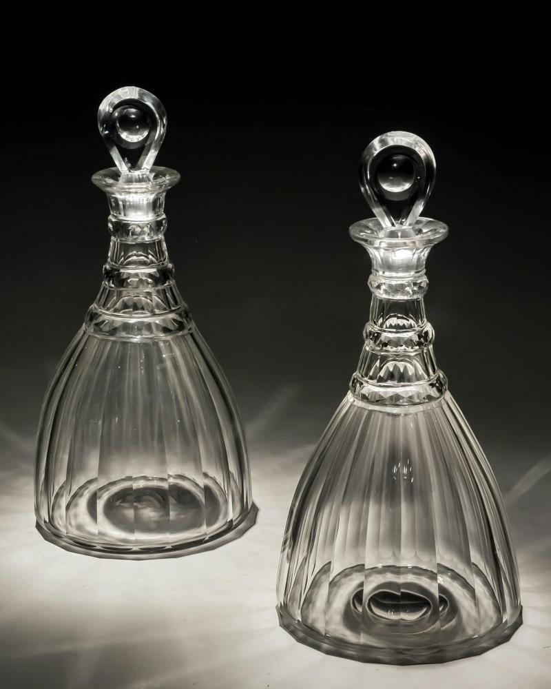A pair slice cut Georgian semi ships decanters.

England, circa 1800

Measures: height: 28.5 cm (11 1/4