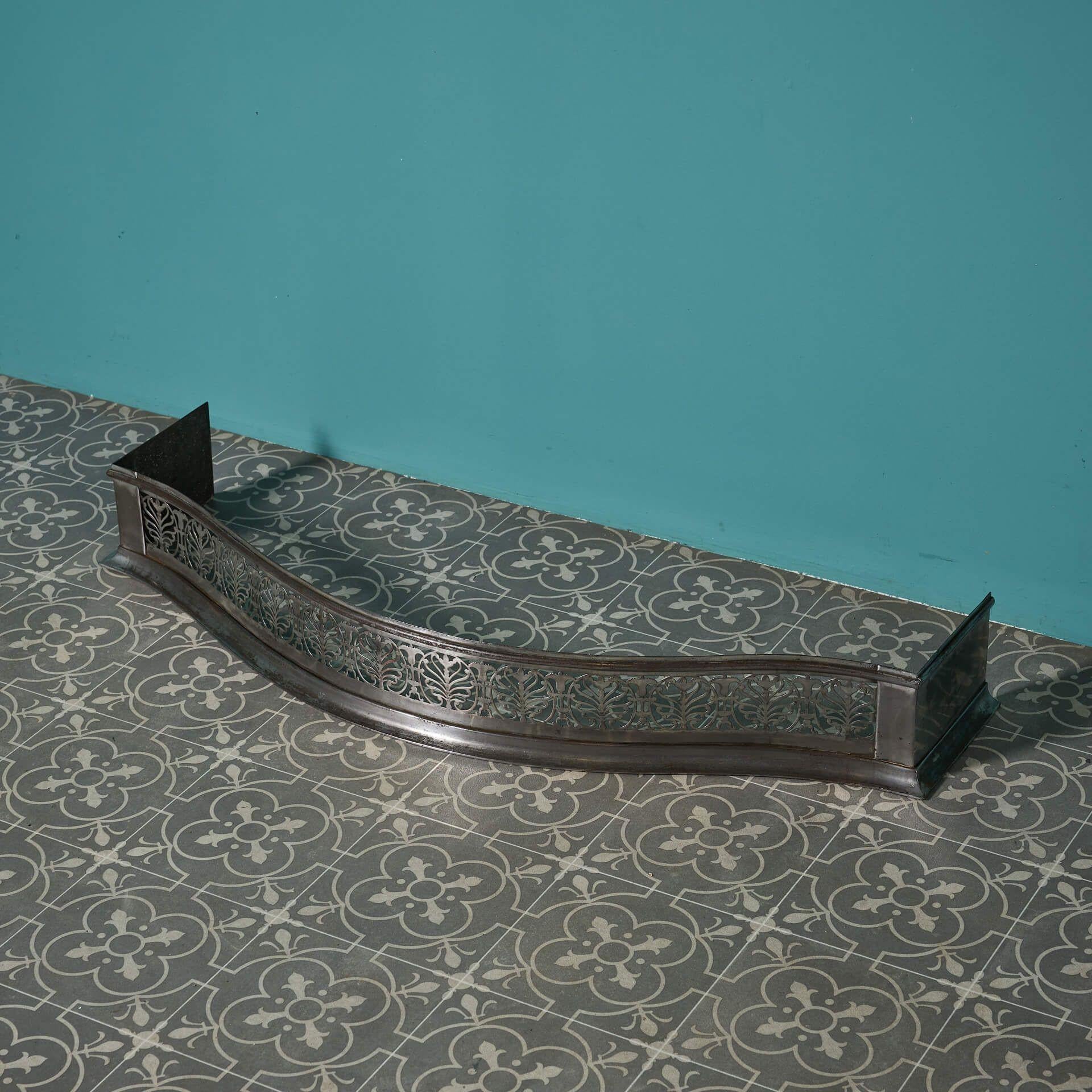Georgien Pare-feu géorgien serpentin en vente