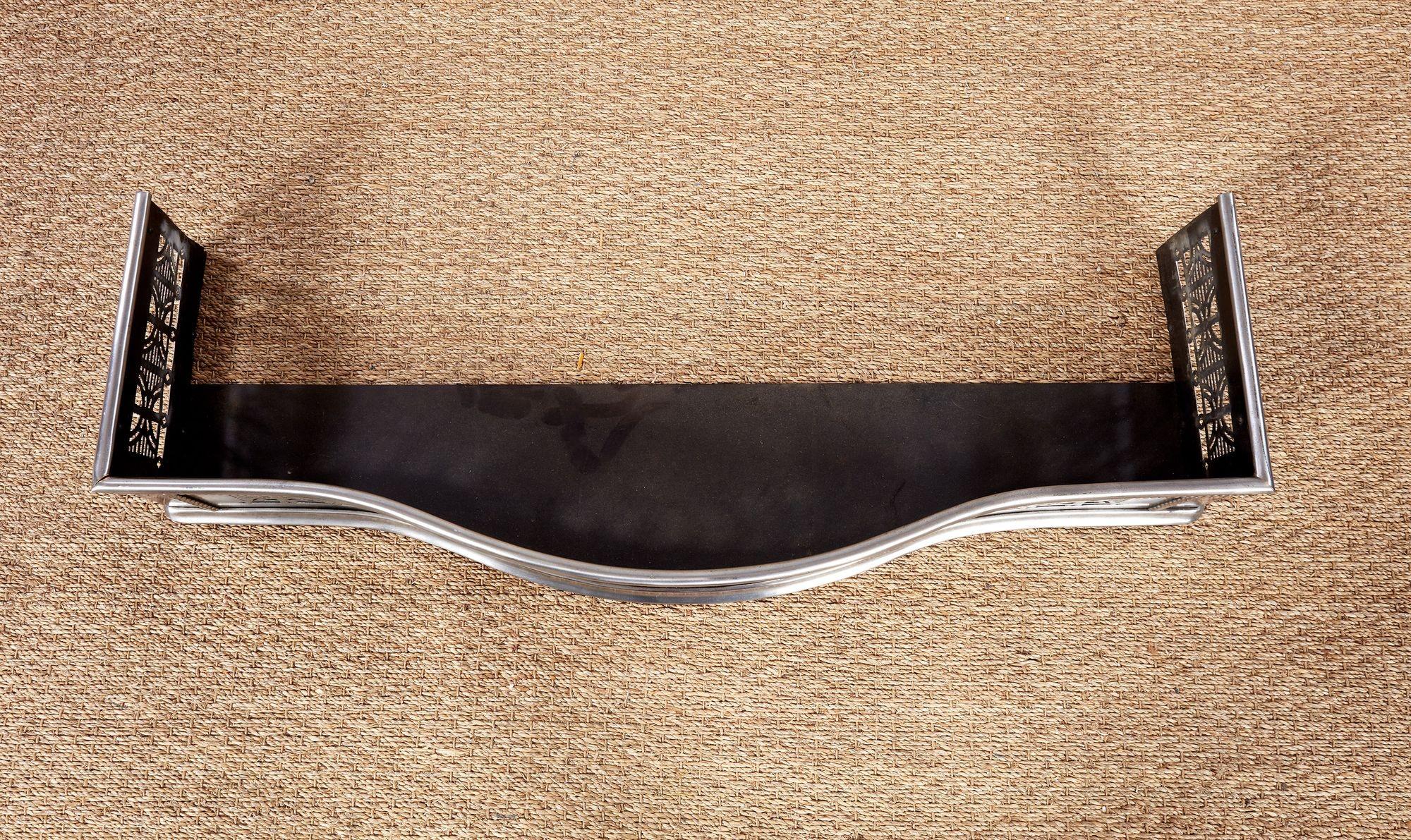 Georgian Serpentine Steel Fire Fender im Angebot 3
