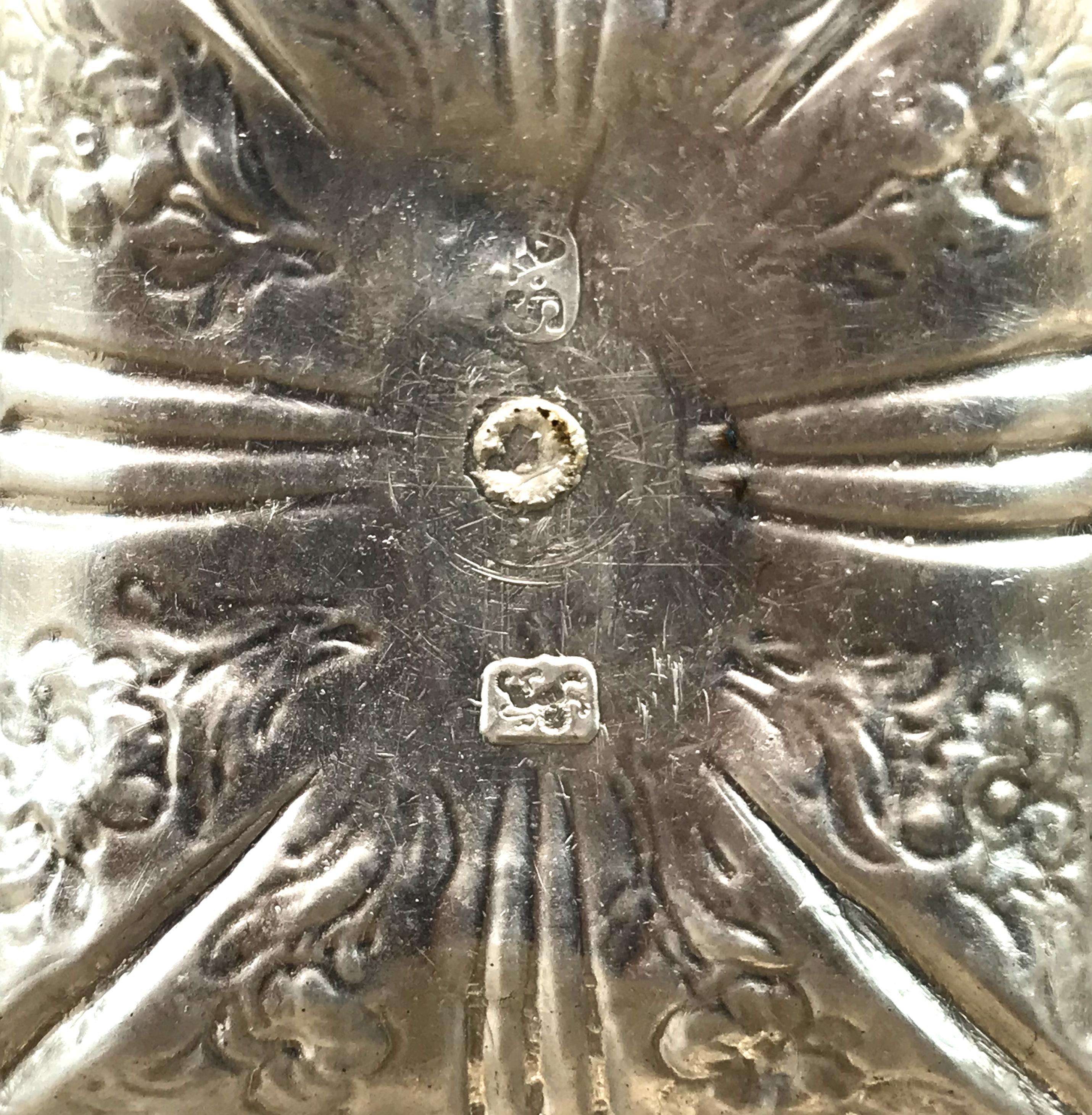 Scatola da tè con scatola in zigrino georgiano e coppia di cestini in argento cesellato, 1761 in vendita 2