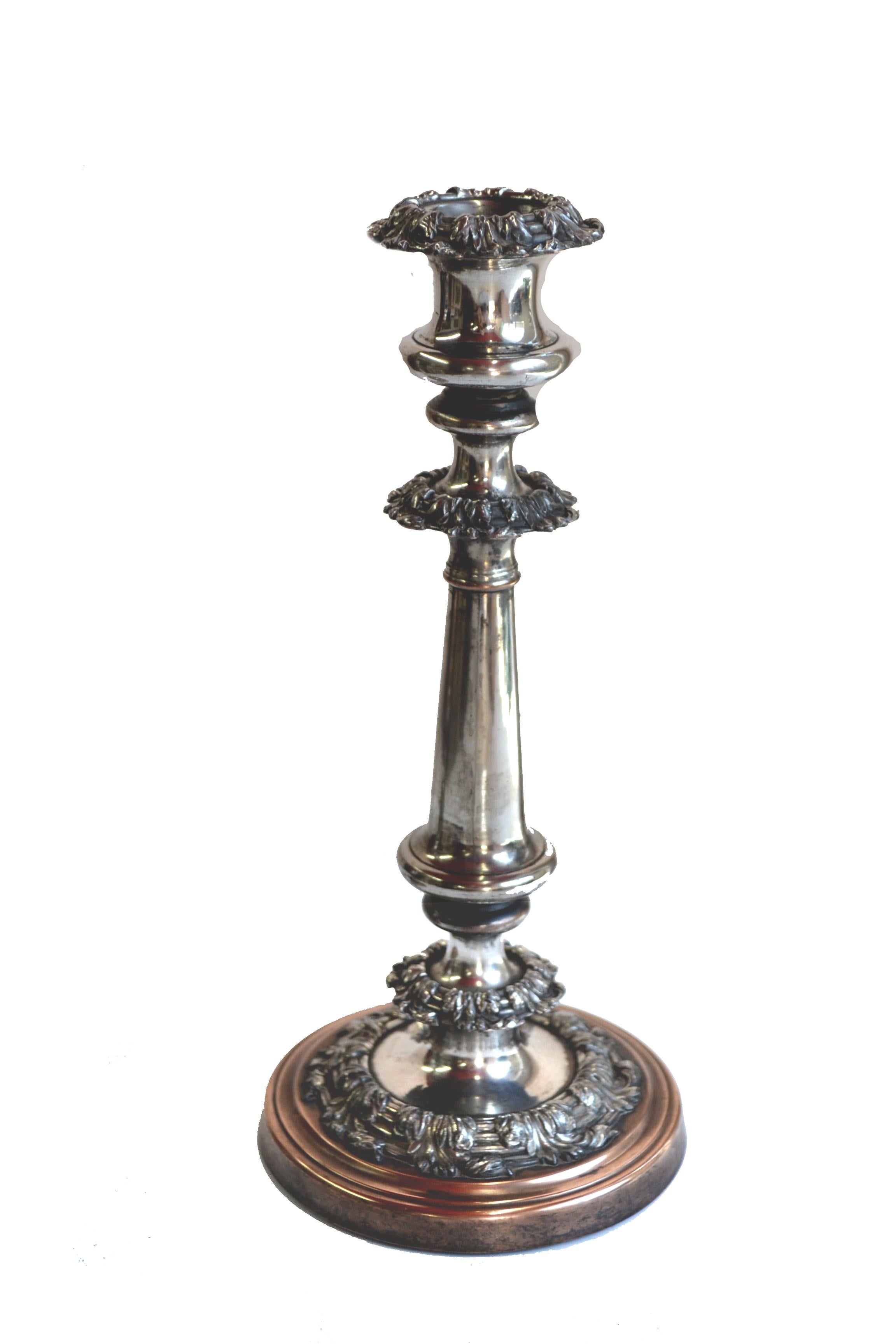 George IV Paire de bougeoirs géorgiens en métal argenté du 19ème siècle, Sheffield en vente