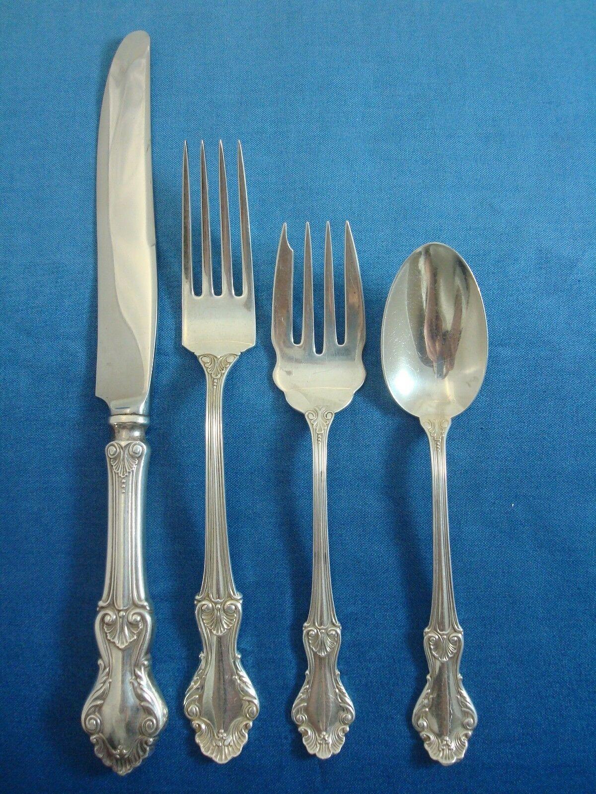 Georgian shell by Frank Whiting/concord sterling silver 88-piece flatware set, in excellent condition, circa 1948. This set includes:

12 knives, 9 3/8
