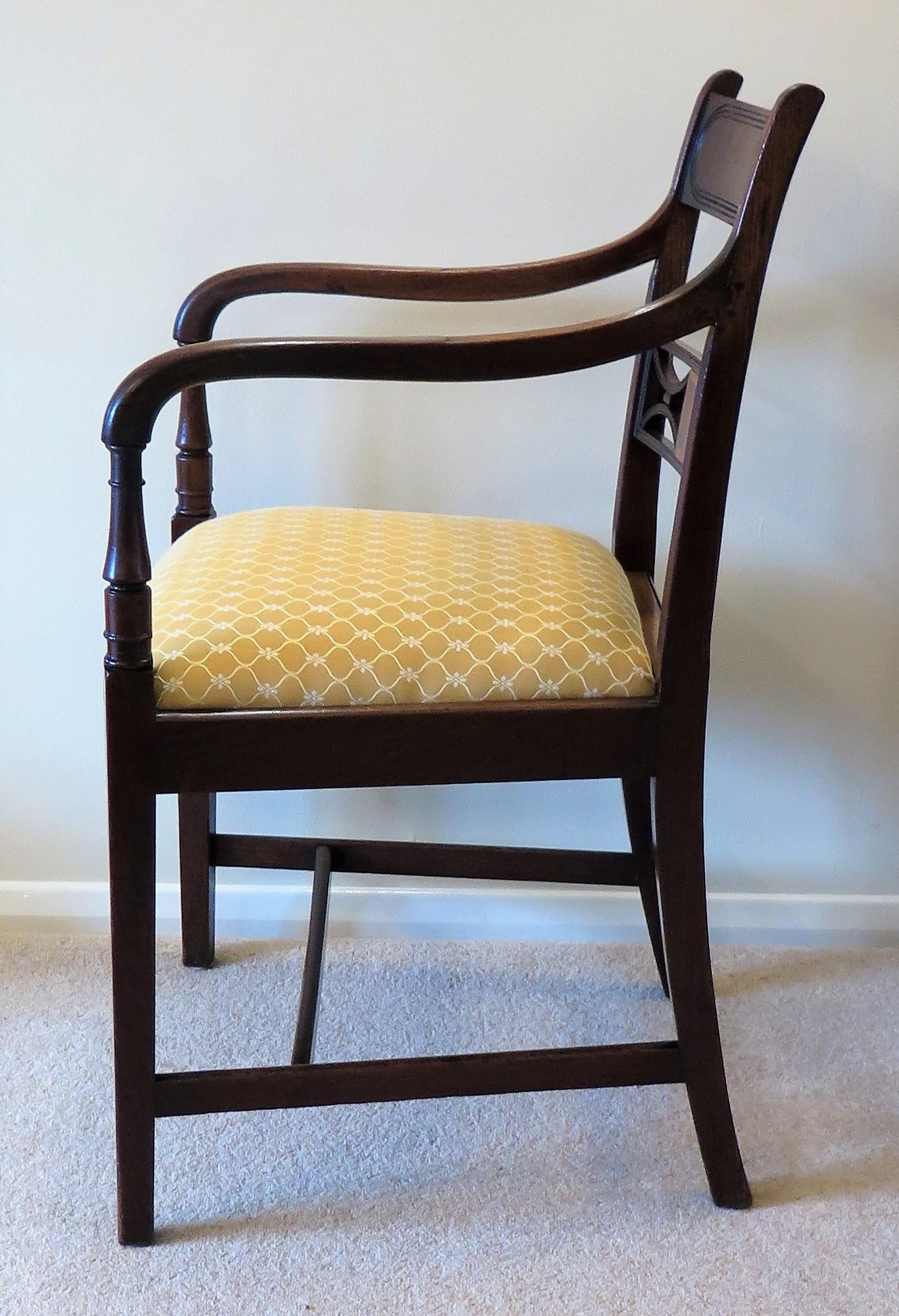 Fauteuil géorgien en noyer incrusté sculpté, Sheraton, Angleterre, vers 1790 Bon état - En vente à Lincoln, Lincolnshire