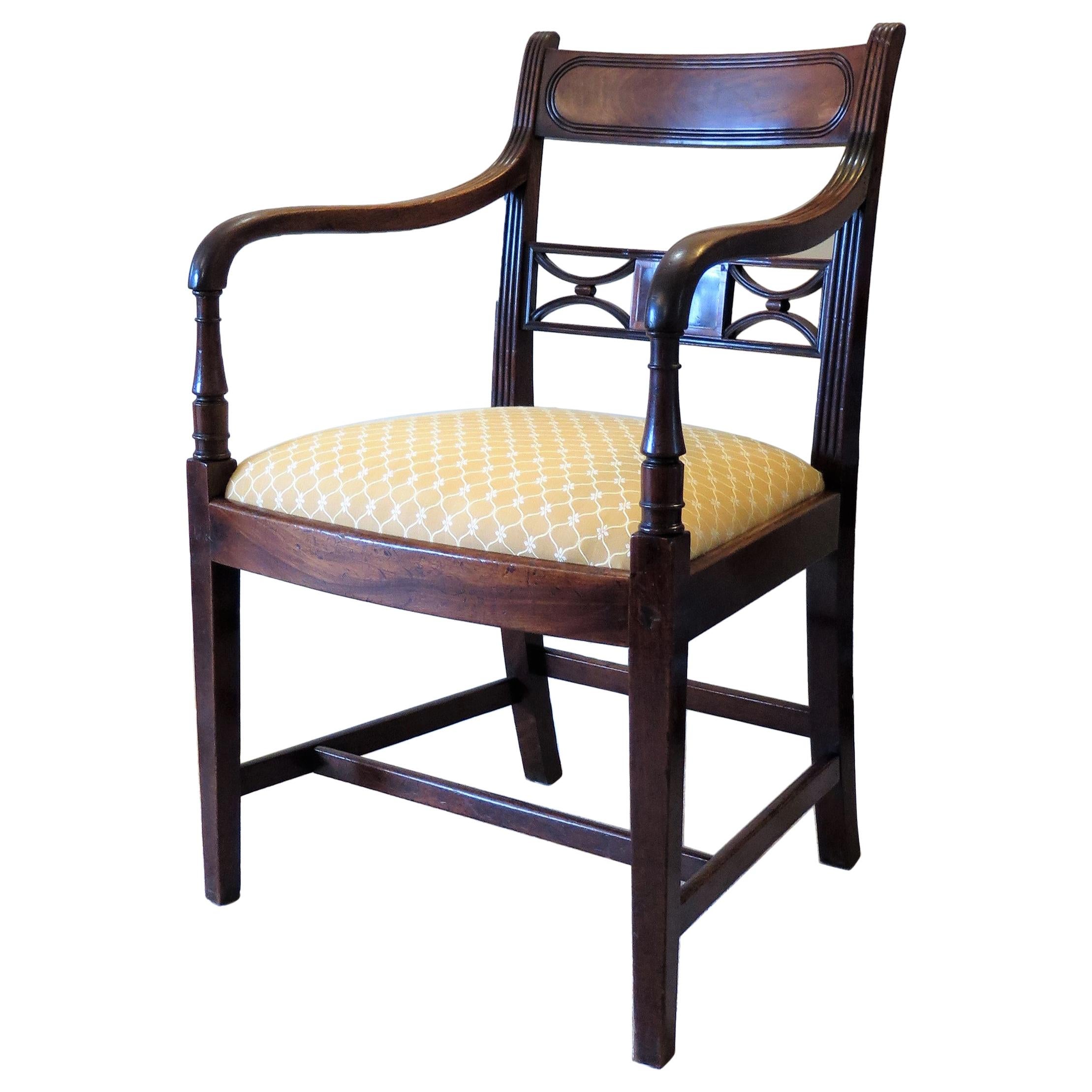 Georgianischer Sessel mit geschnitzten Intarsien aus Nussbaumholz, englischer Sheraton, um 1790