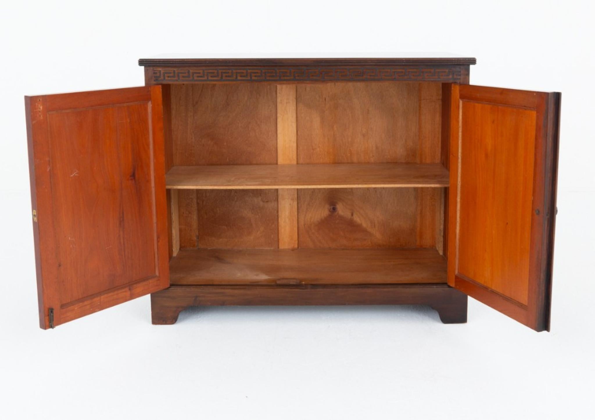 Georgian Side Cabinet Mahagoni Truhe Revive im Zustand „Gut“ im Angebot in Potters Bar, GB