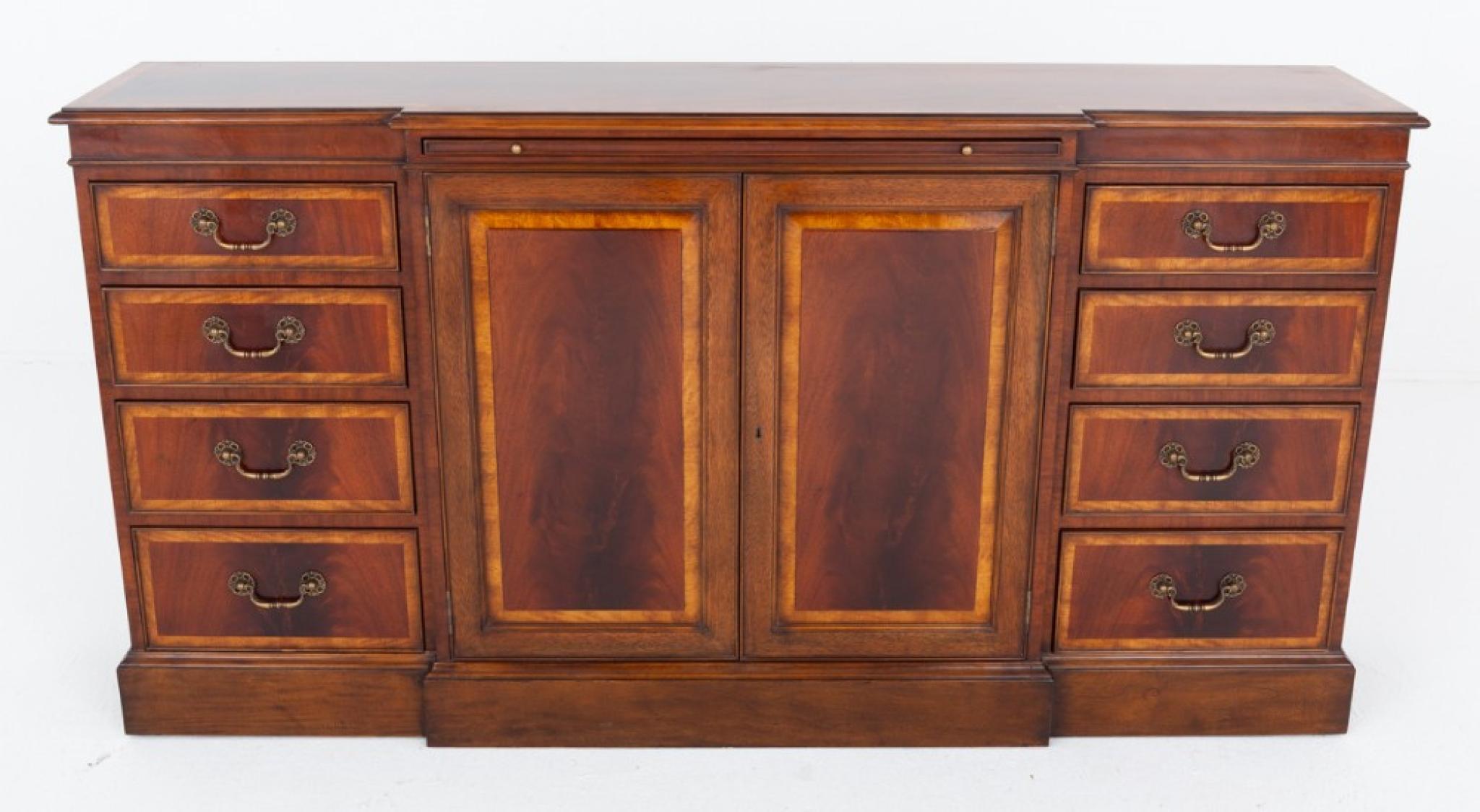 Georgian Sideboard Breakfront Revival Server Mahogany In Good Condition For Sale In Potters Bar, GB
