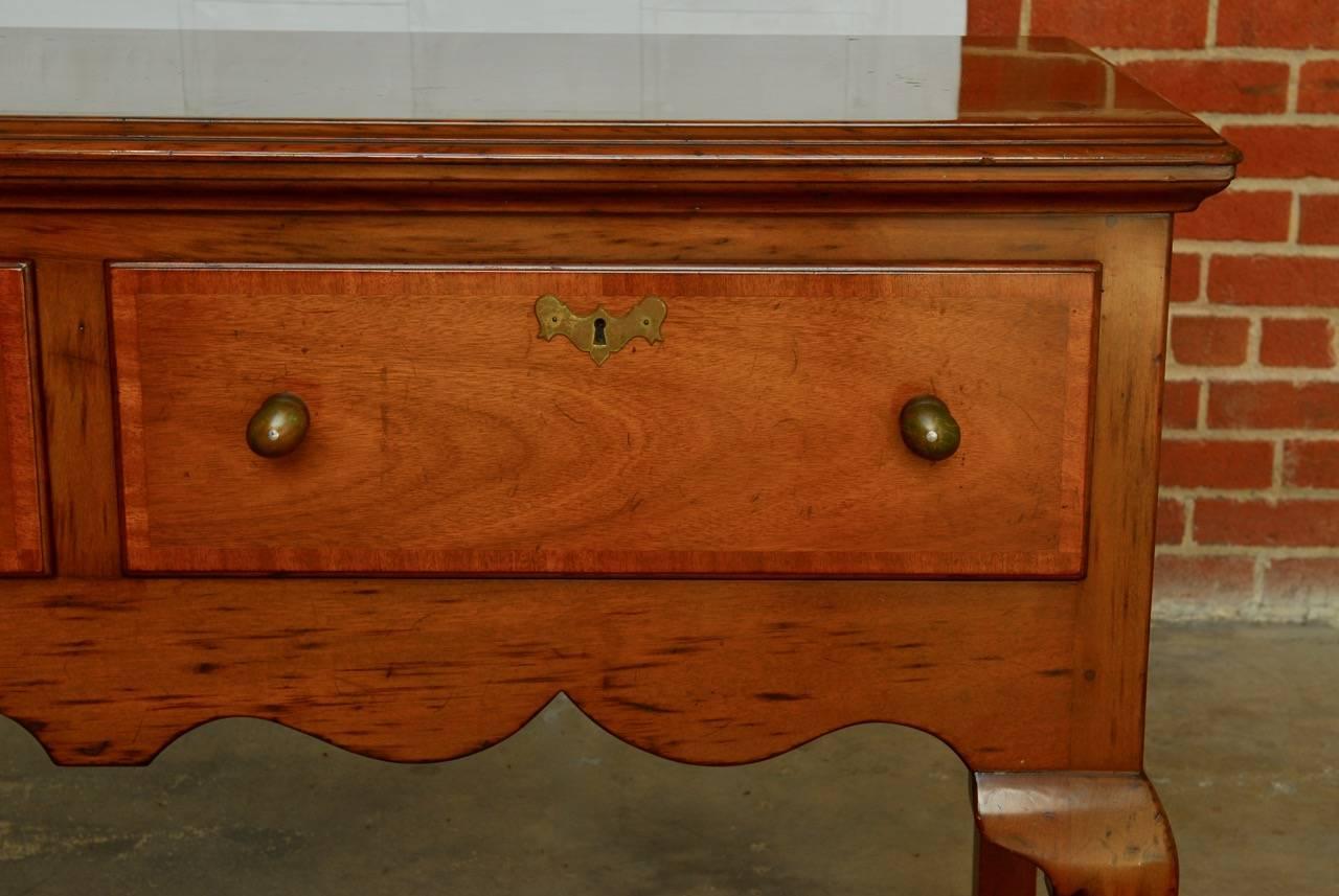 Georgian Sideboard by Kittinger for Williamsburg Restoration Inc. In Good Condition In Rio Vista, CA