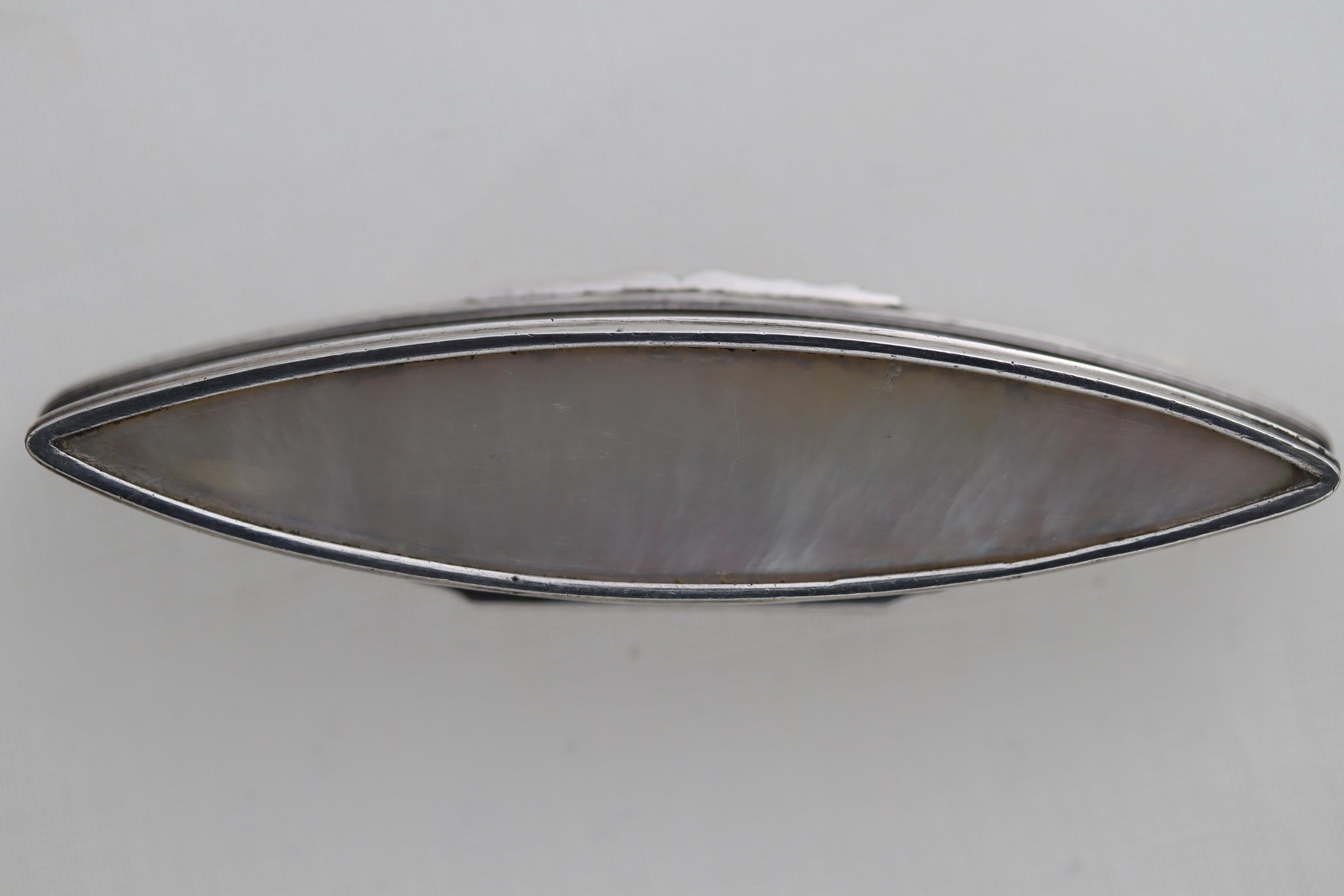 Early 19th Century Georgian Silver and Engraved Mother-of-pearl Toothpick Case For Sale