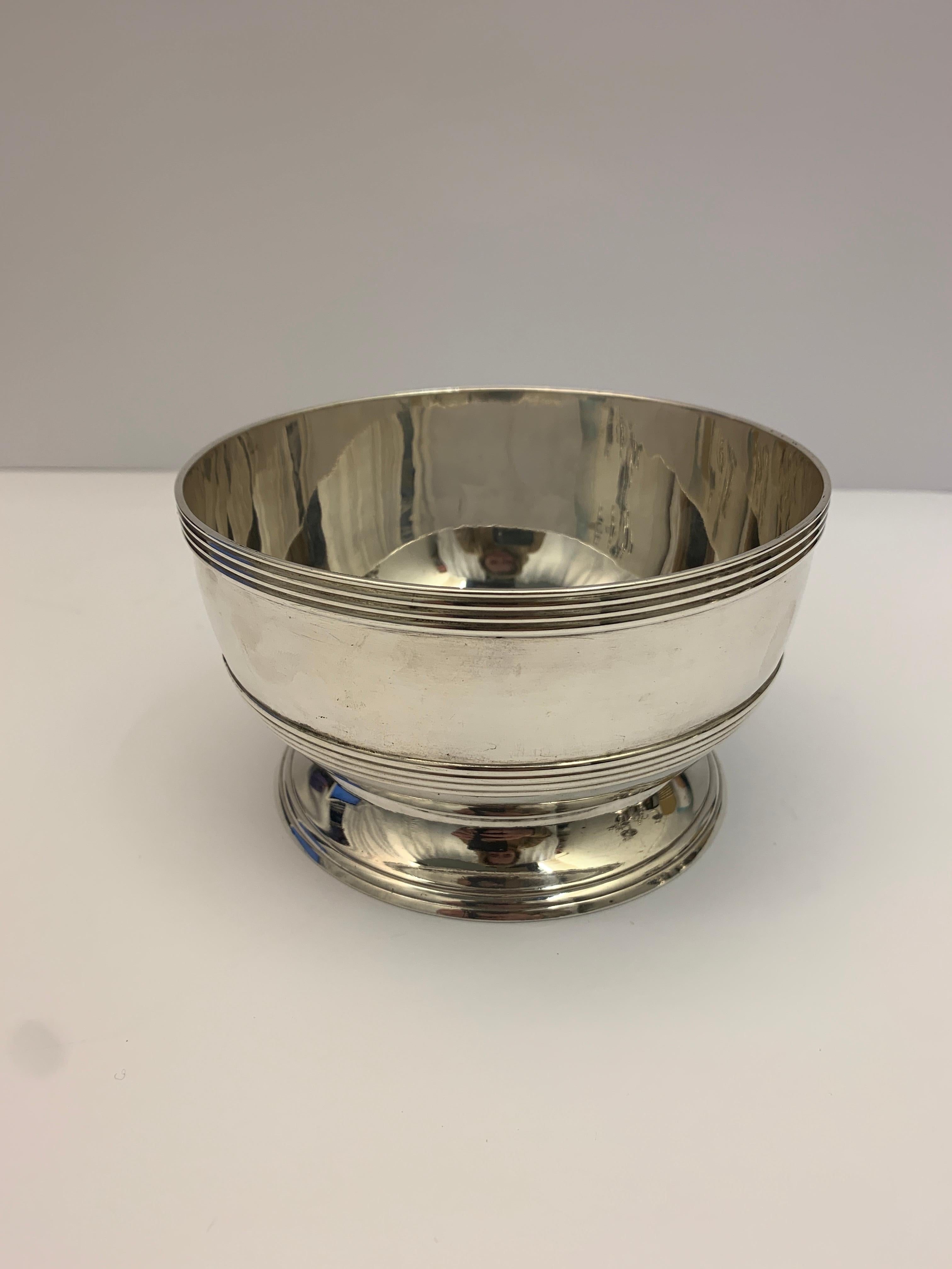 Georgian Silver Bowl Made by Peter and William Bateman, England, 1810 In Good Condition For Sale In London, London