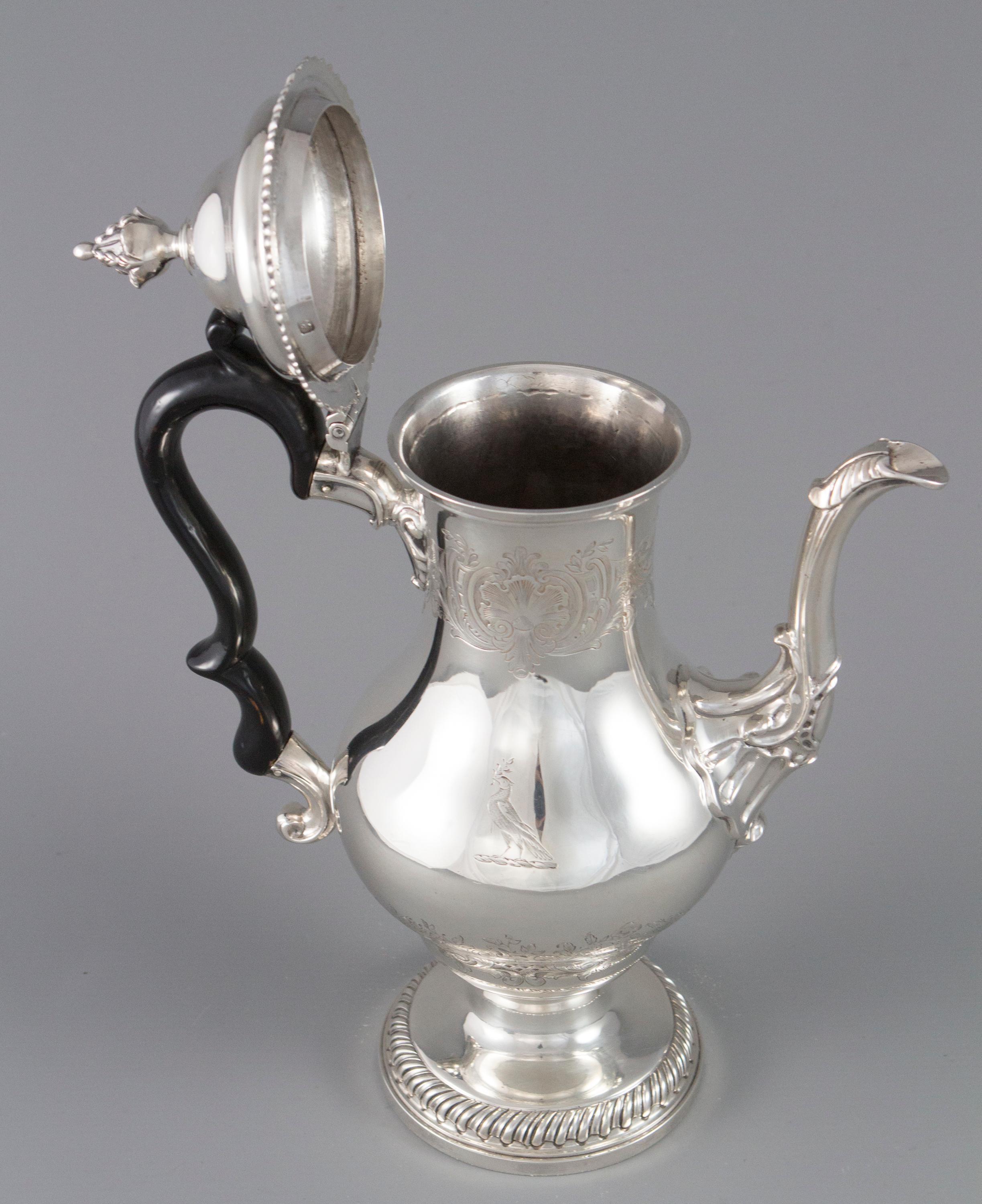 Georgian Silver Coffee Pot London, 1768 In Good Condition In Cornwall, GB