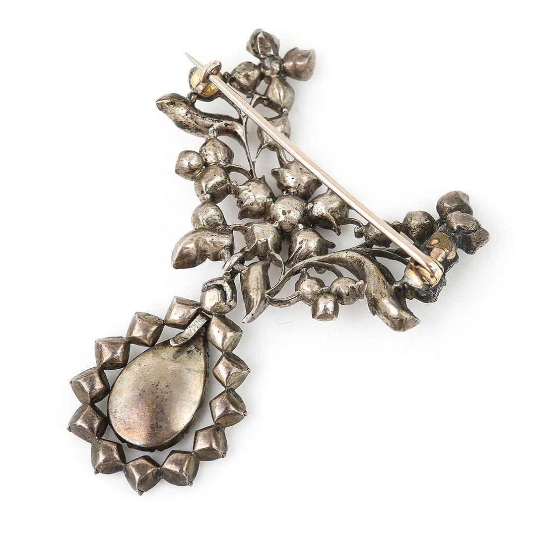 Georgian Silver Colorless Paste Foliate Brooch In Good Condition In Lancashire, Oldham