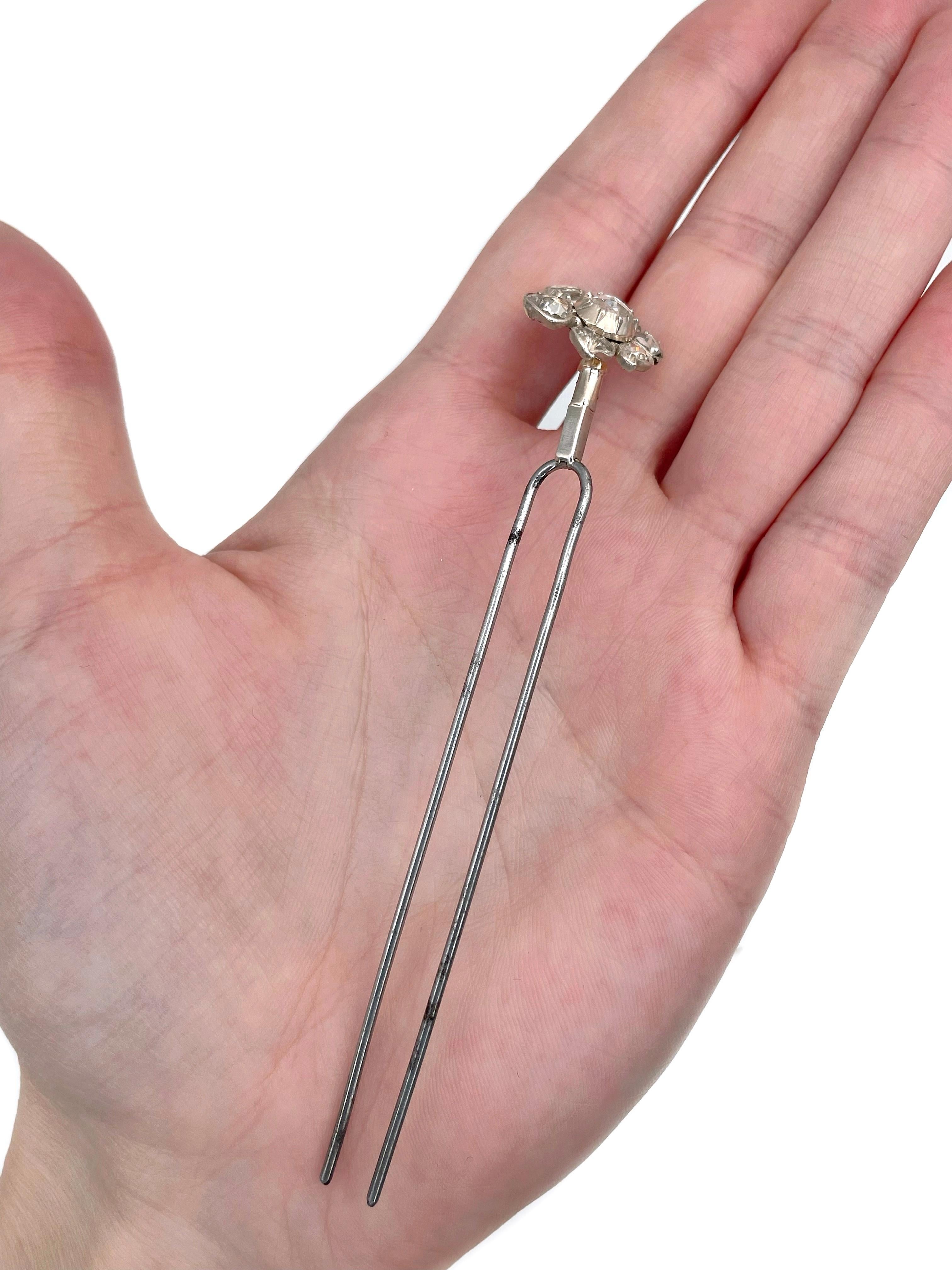 Dies ist eine erstaunliche georgische Haarnadel. Das Stück ist mit Diamanten im Rosen- und Tafelschliff besetzt. 

Das florale Detail ist aus Silber gefertigt und vergoldet. Der restliche Teil ist aus unedlem Metall gefertigt.

Gewicht: 5.00g
Länge: