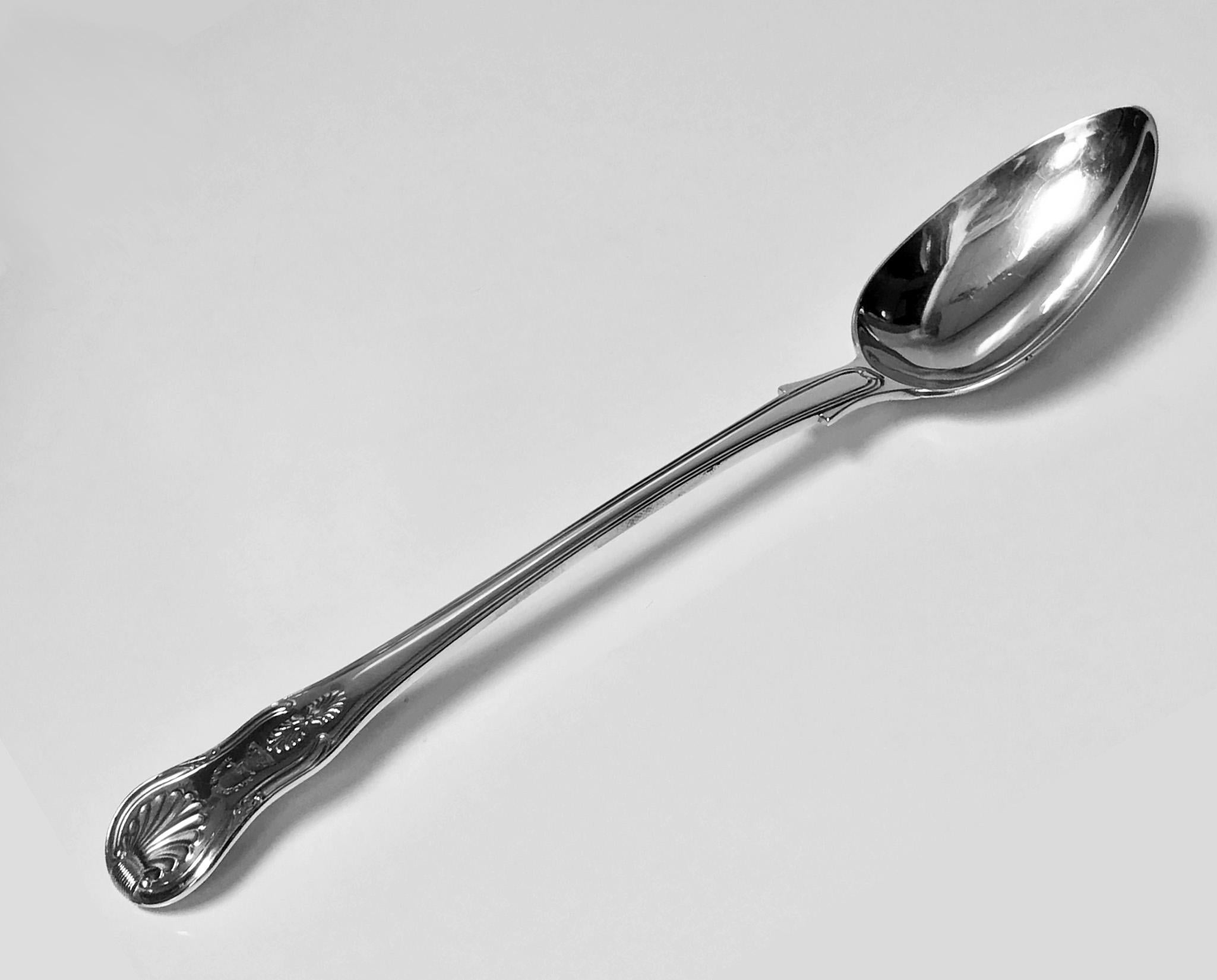 Antique Georgian silver kings pattern serving basting spoon, London, 1817, William Bateman. Crest and Motto for Gordon. Dexter hand issuing out of a cloud holding a dart, Motto, Majores Sequor, I follow our ancestors. Substantial weight and quality.