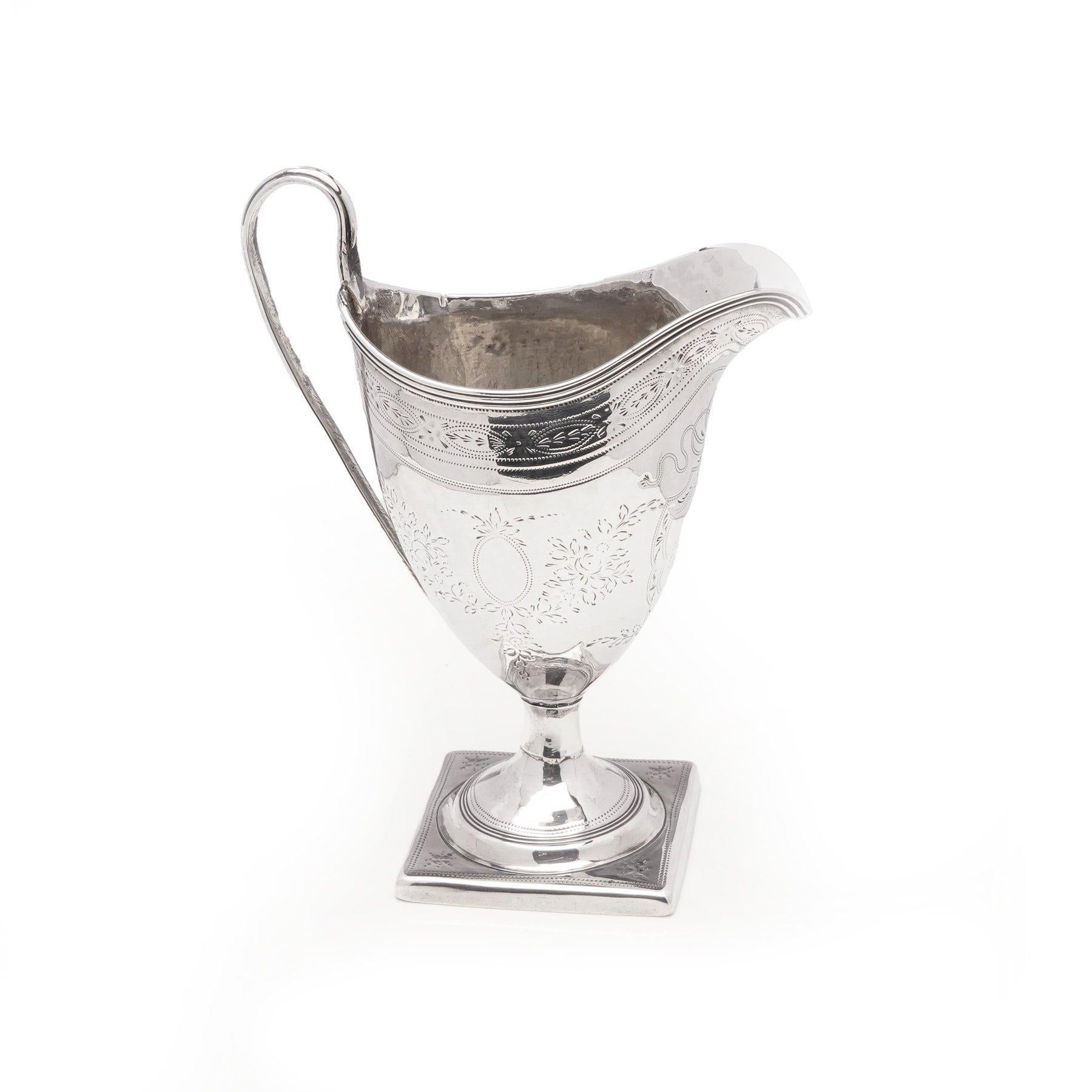 Lechera georgiana de plata sobre base cuadrada Británico en venta
