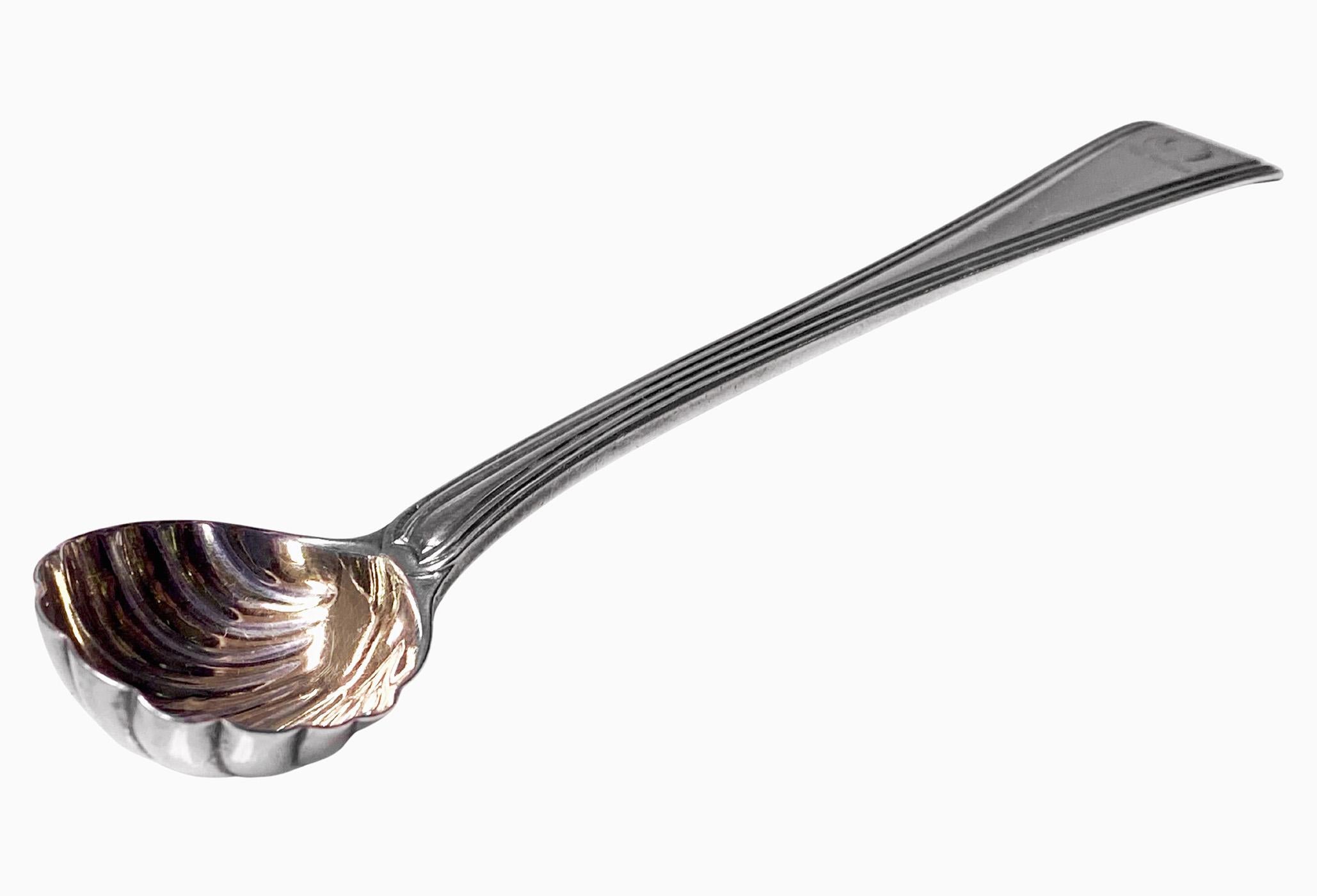 Georgian Silver Salt Spoon thread and shell bowl London 1815 William Chawner. Old English thread design with gilded shell bowl, handle engraved with crest of a crescent. Nice solid heavy quality, condition good, reflections from photography only.