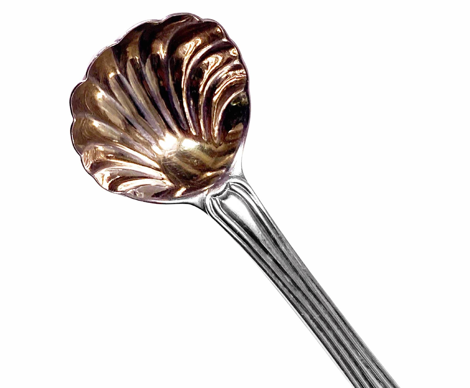 Georgian Silver Salt Spoon thread and shell bowl London 1815 Wm Chawner In Good Condition For Sale In Toronto, Ontario